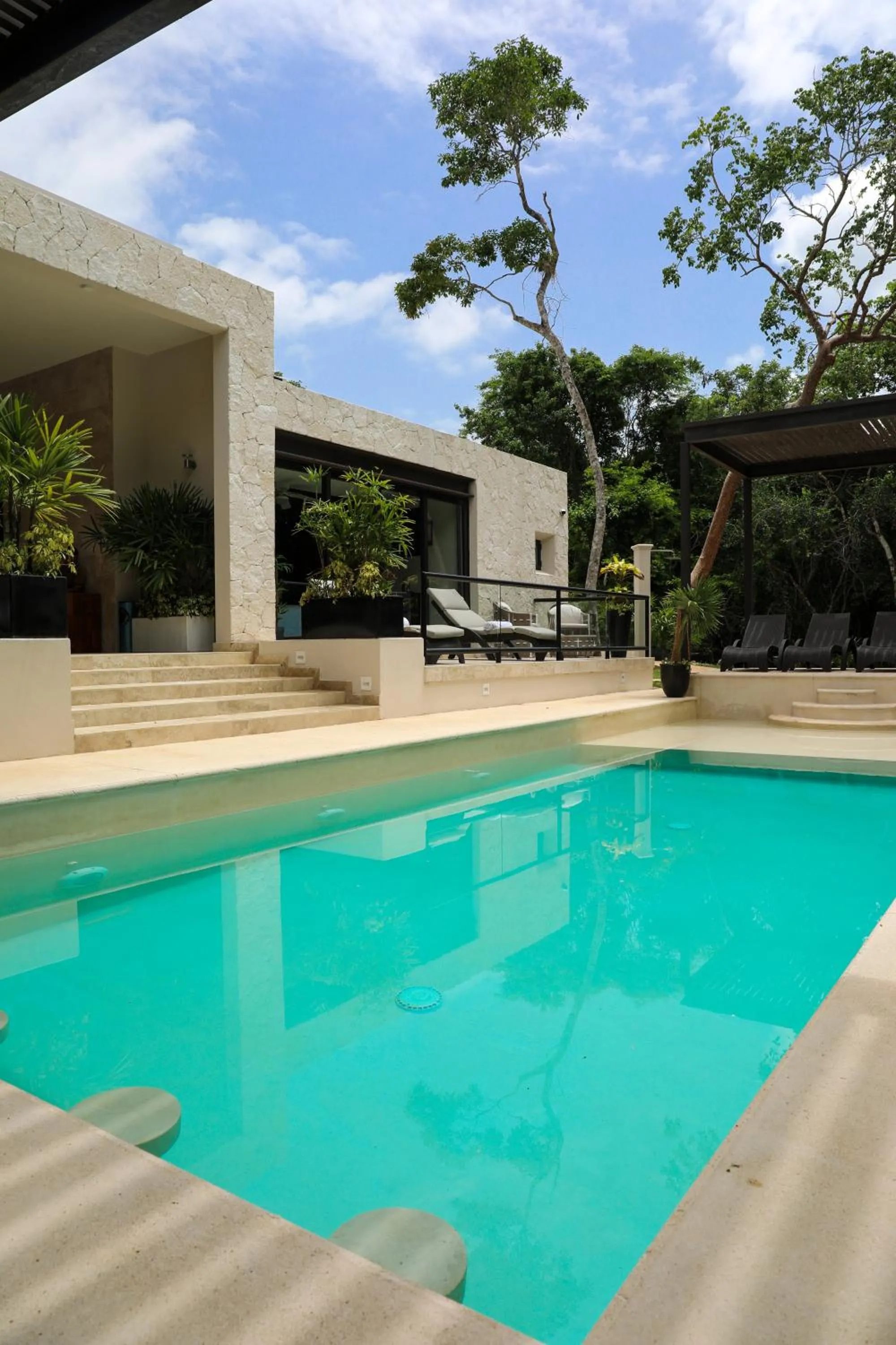 Swimming pool in Xaha Villas Suites & Golf Resort