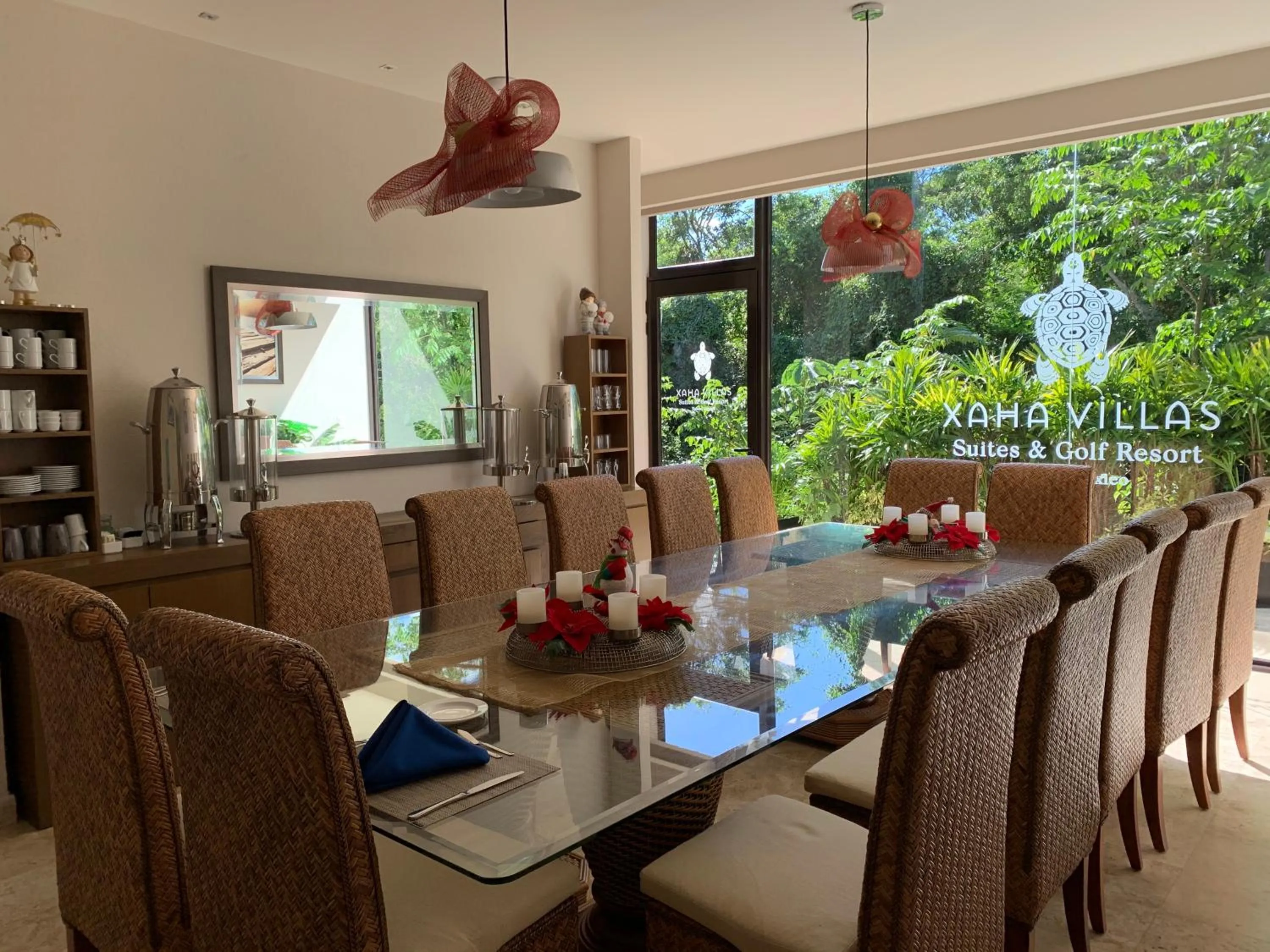 Restaurant/places to eat in Xaha Villas Suites & Golf Resort