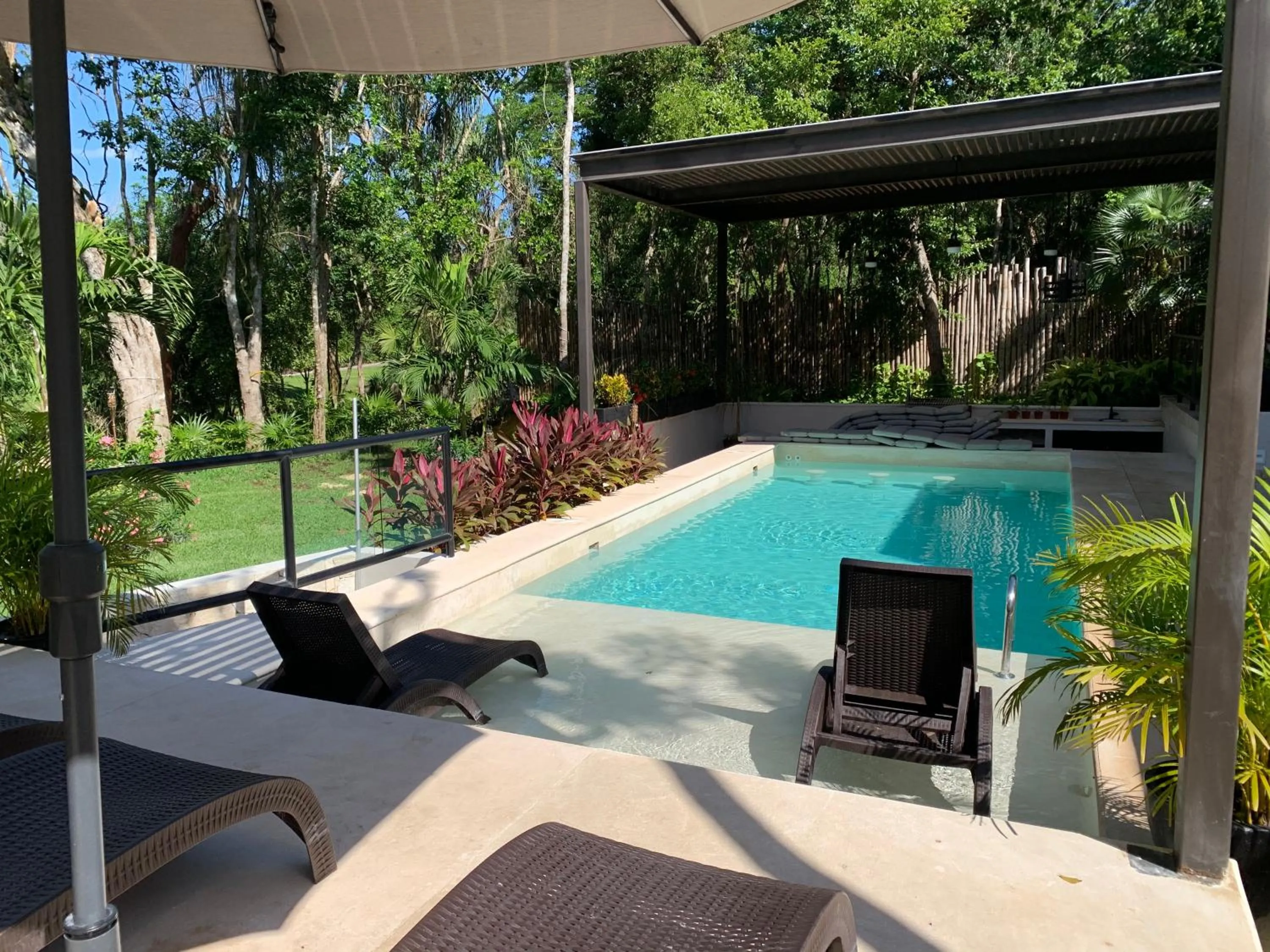 Swimming pool in Xaha Villas Suites & Golf Resort