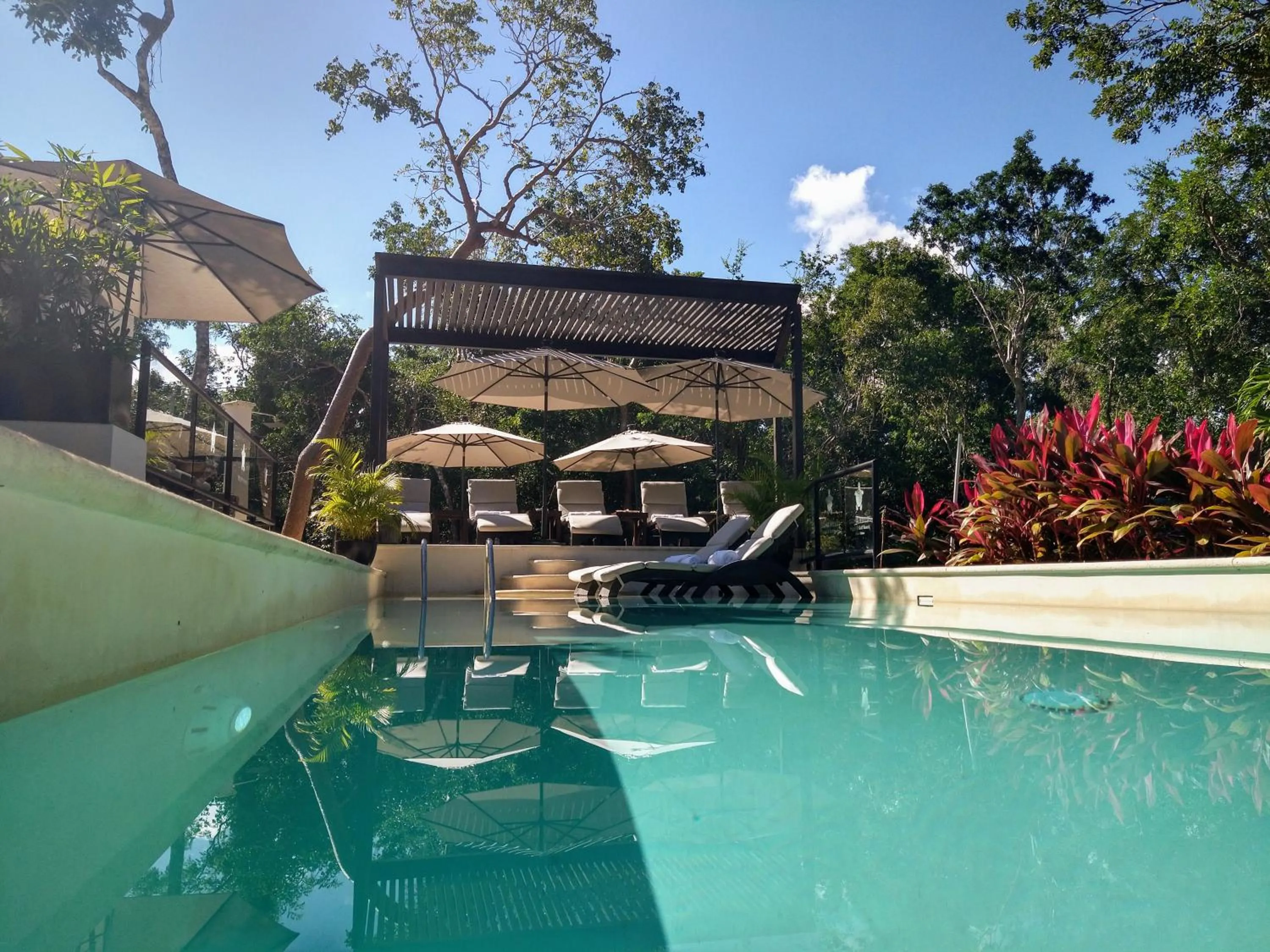 Swimming pool in Xaha Villas Suites & Golf Resort