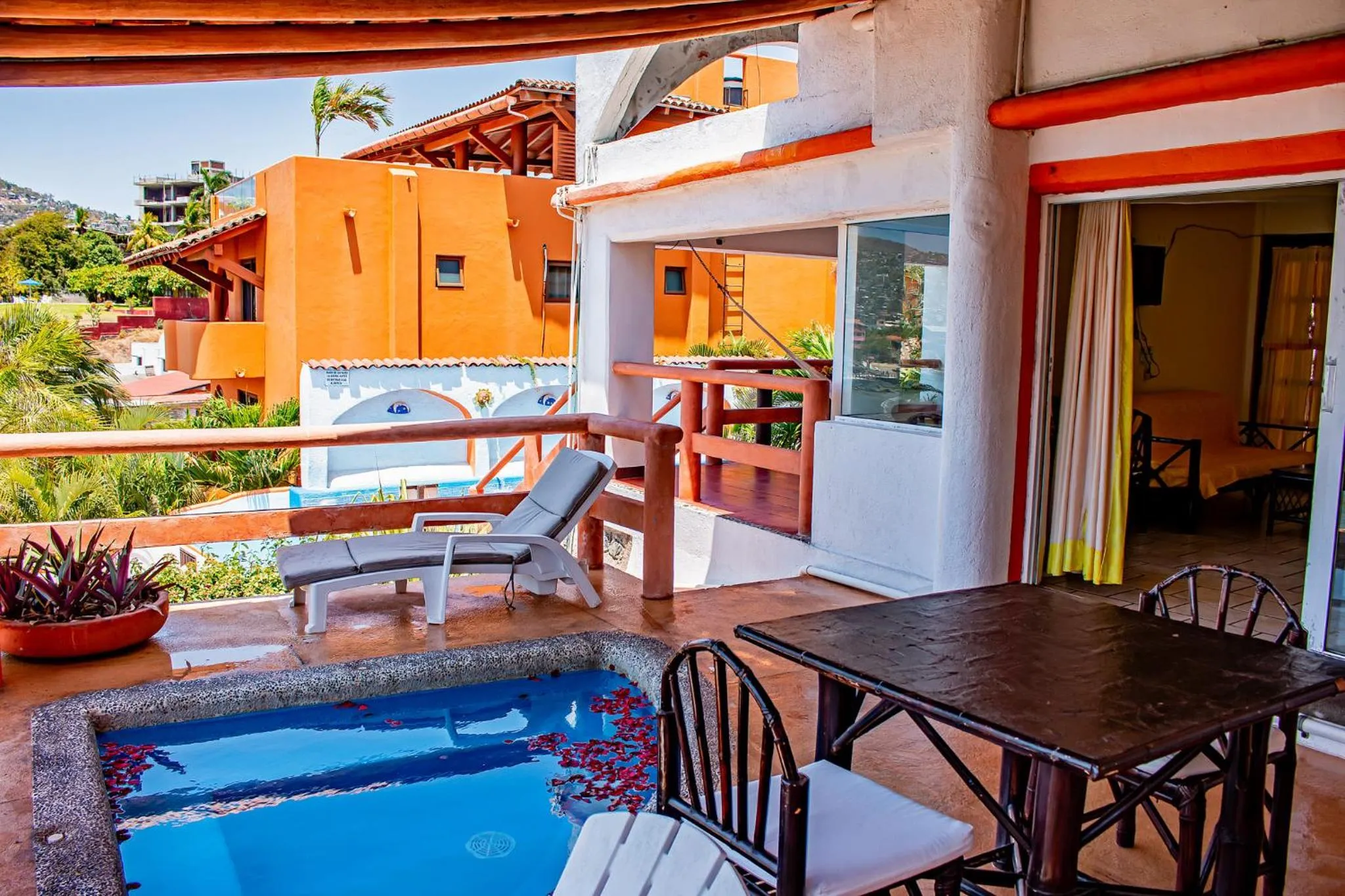 Photo of the whole room in Hotel Casa Sun and Moon