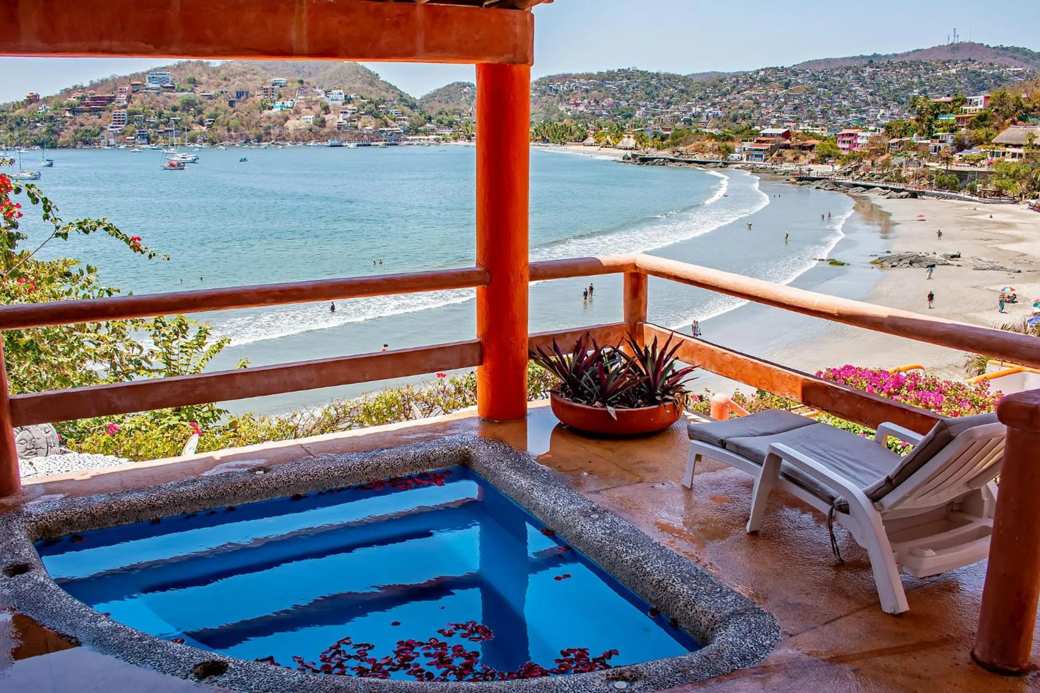 Photo of the whole room in Hotel Casa Sun and Moon