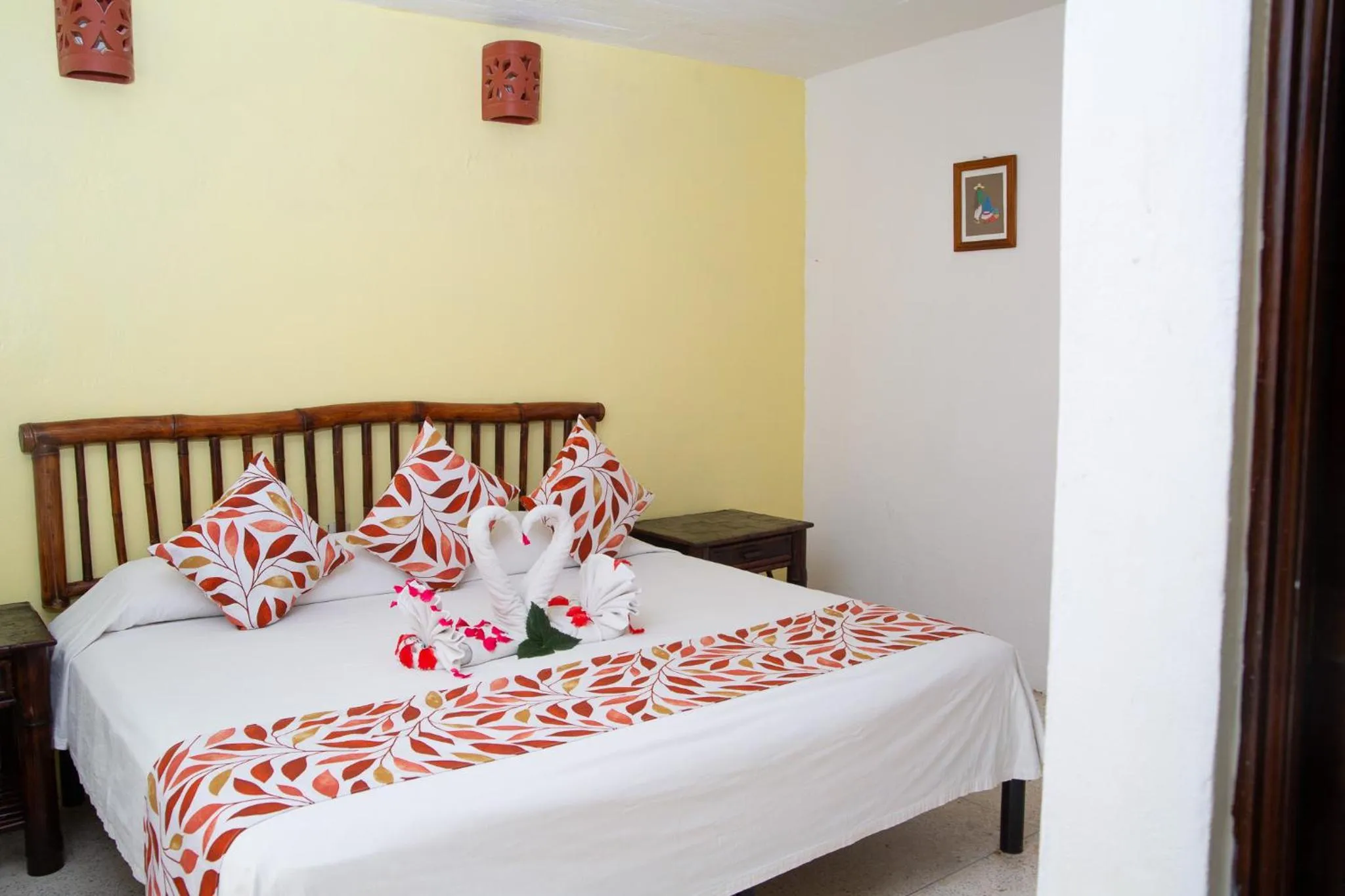 Bed in Hotel Zihua Caracol