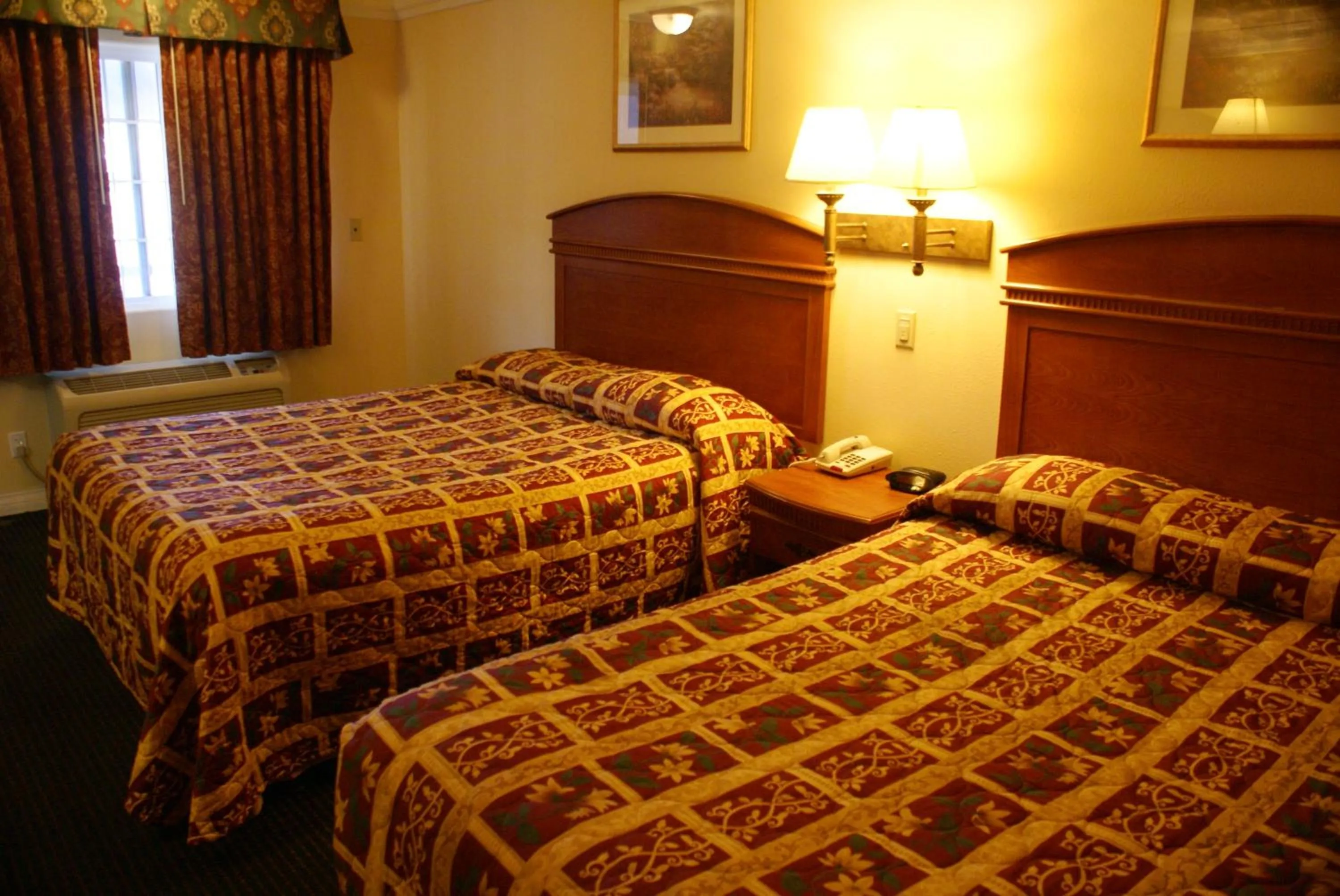Bed in Colony Inn