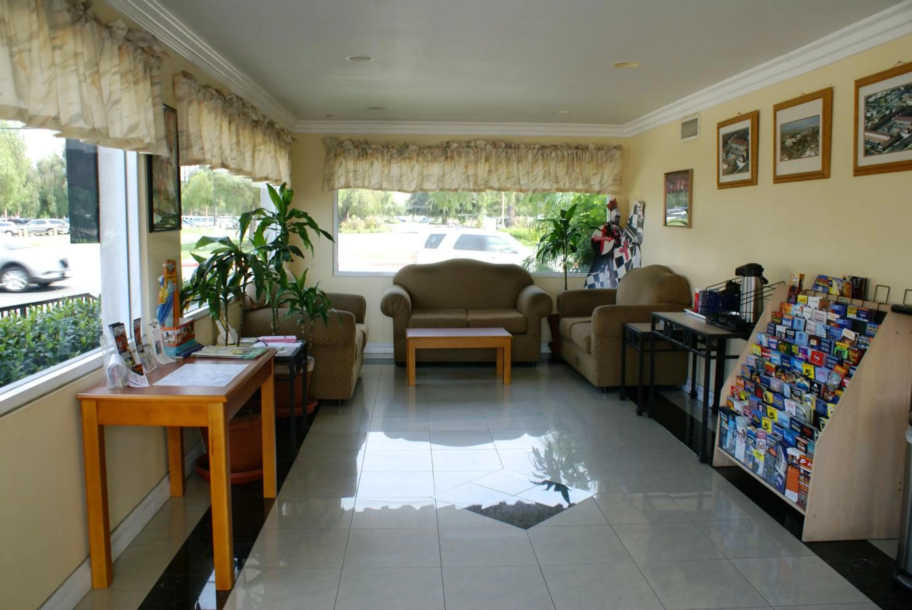 Lobby or reception in Colony Inn