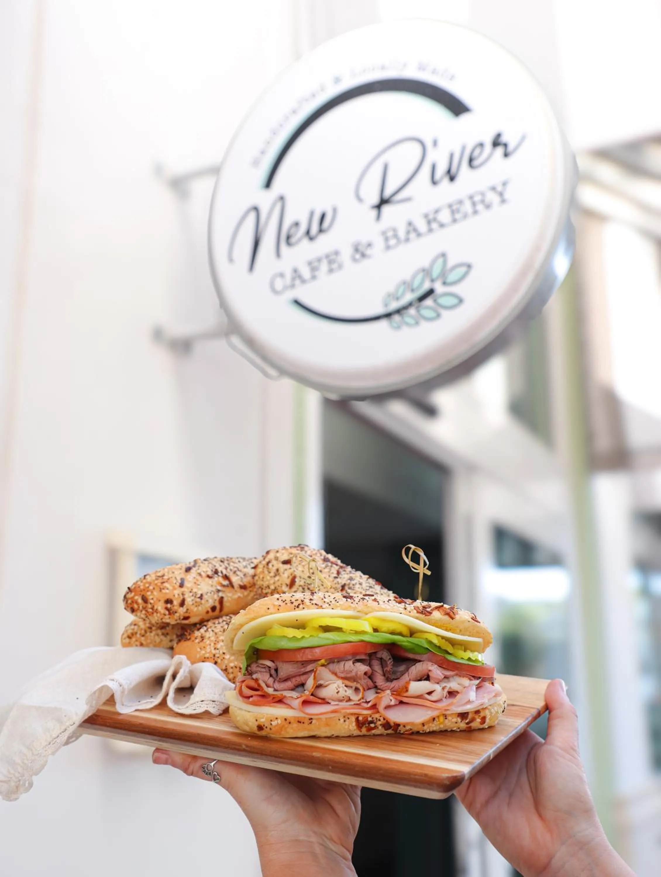 Restaurant/places to eat in Riverside Hotel