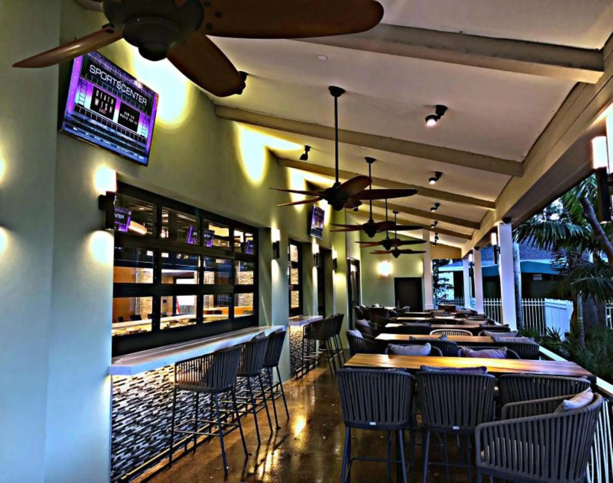 Restaurant/places to eat in Riverside Hotel