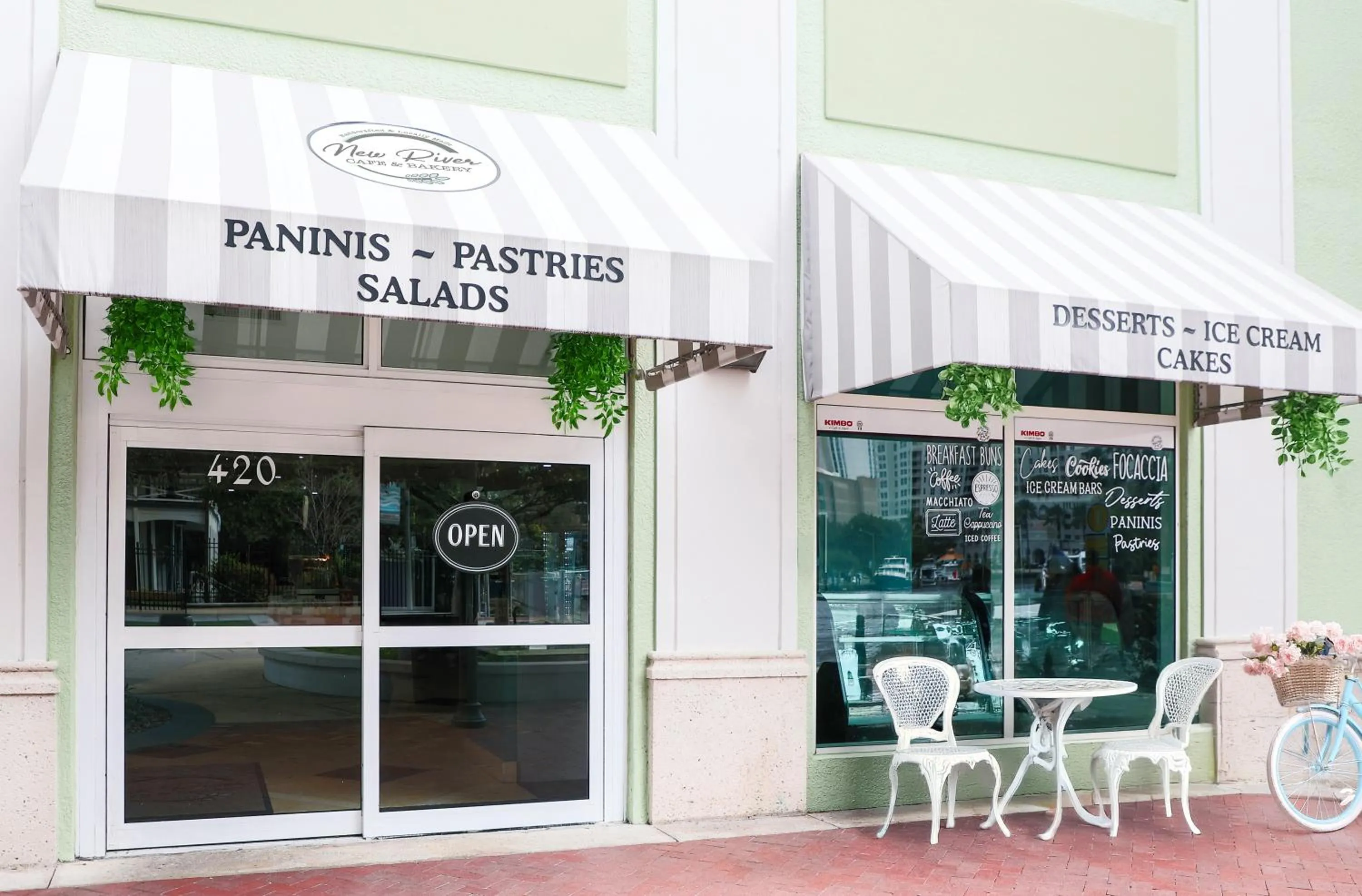 Restaurant/places to eat in Riverside Hotel