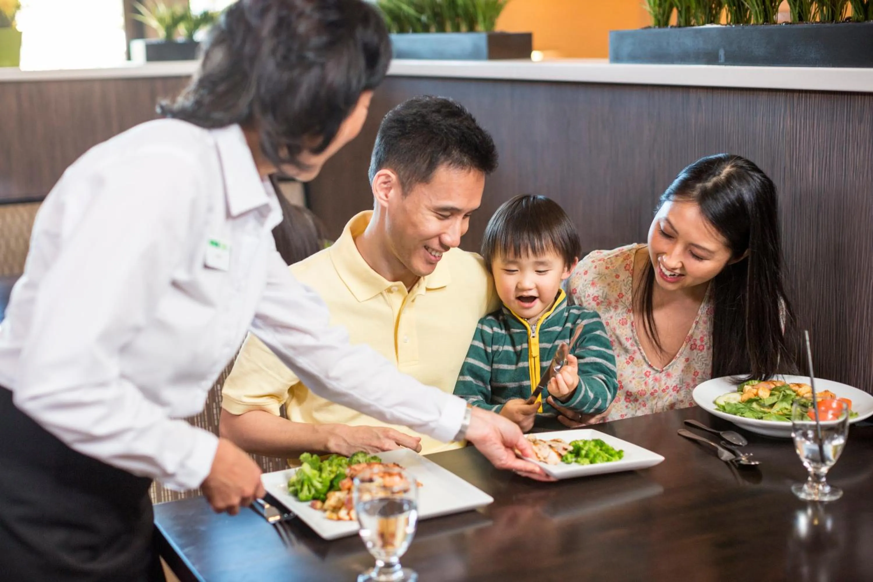 Restaurant/places to eat in Holiday Inn Indianapolis - Airport Area N by IHG