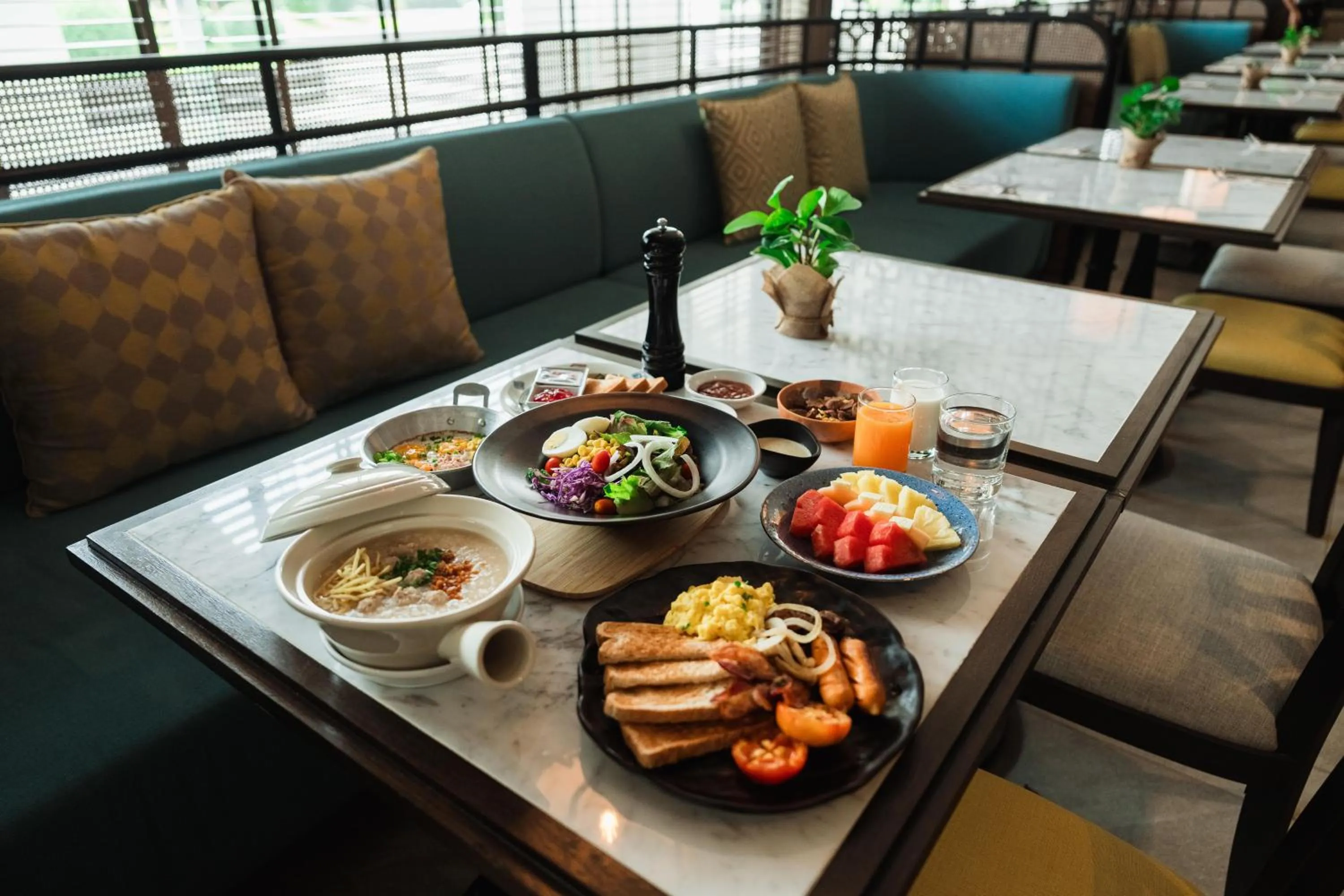 Restaurant/places to eat in Indochina Hotel