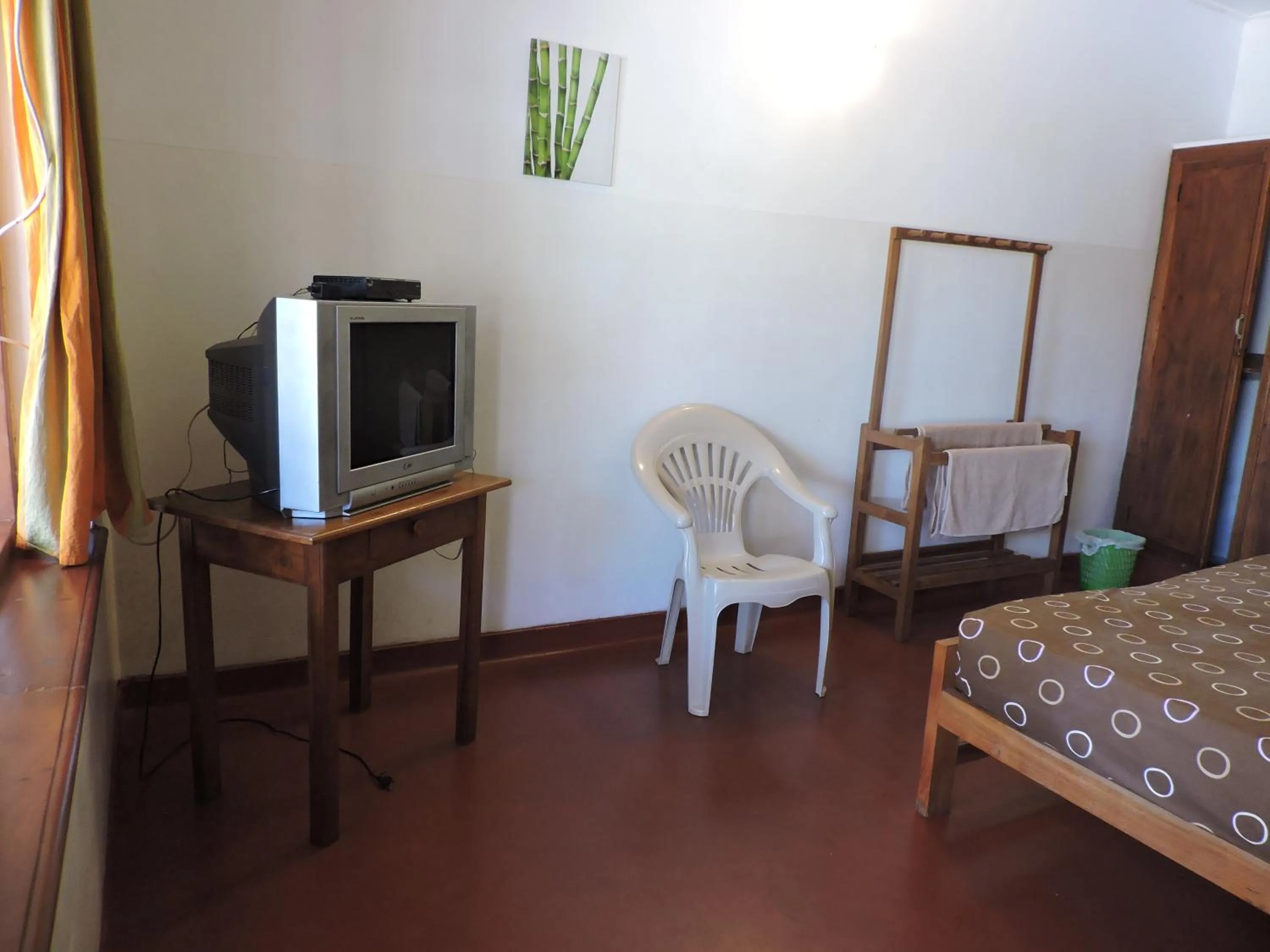 TV and multimedia, Bed in Hotel Mango Garden