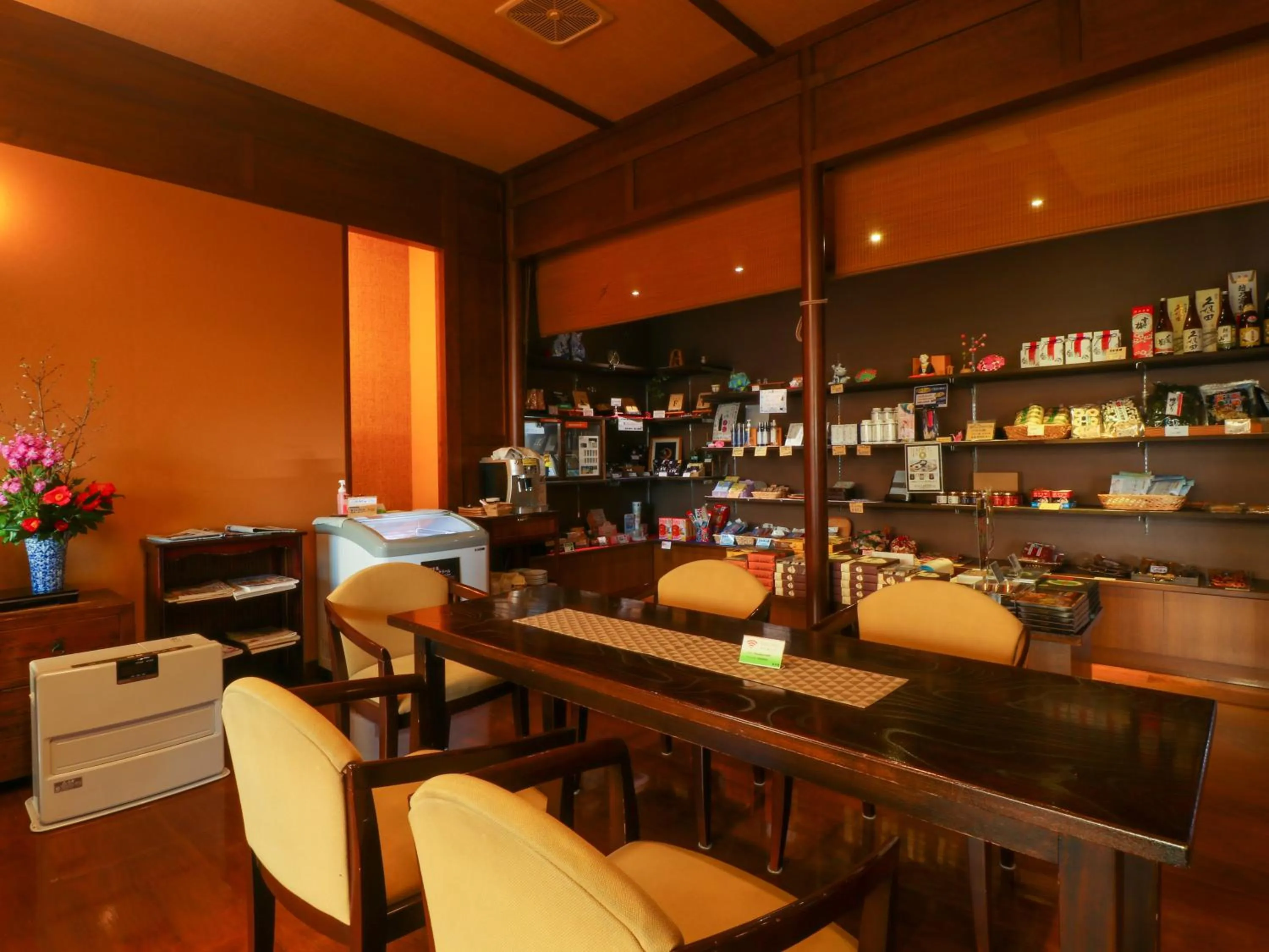 Lobby or reception in Toeikan