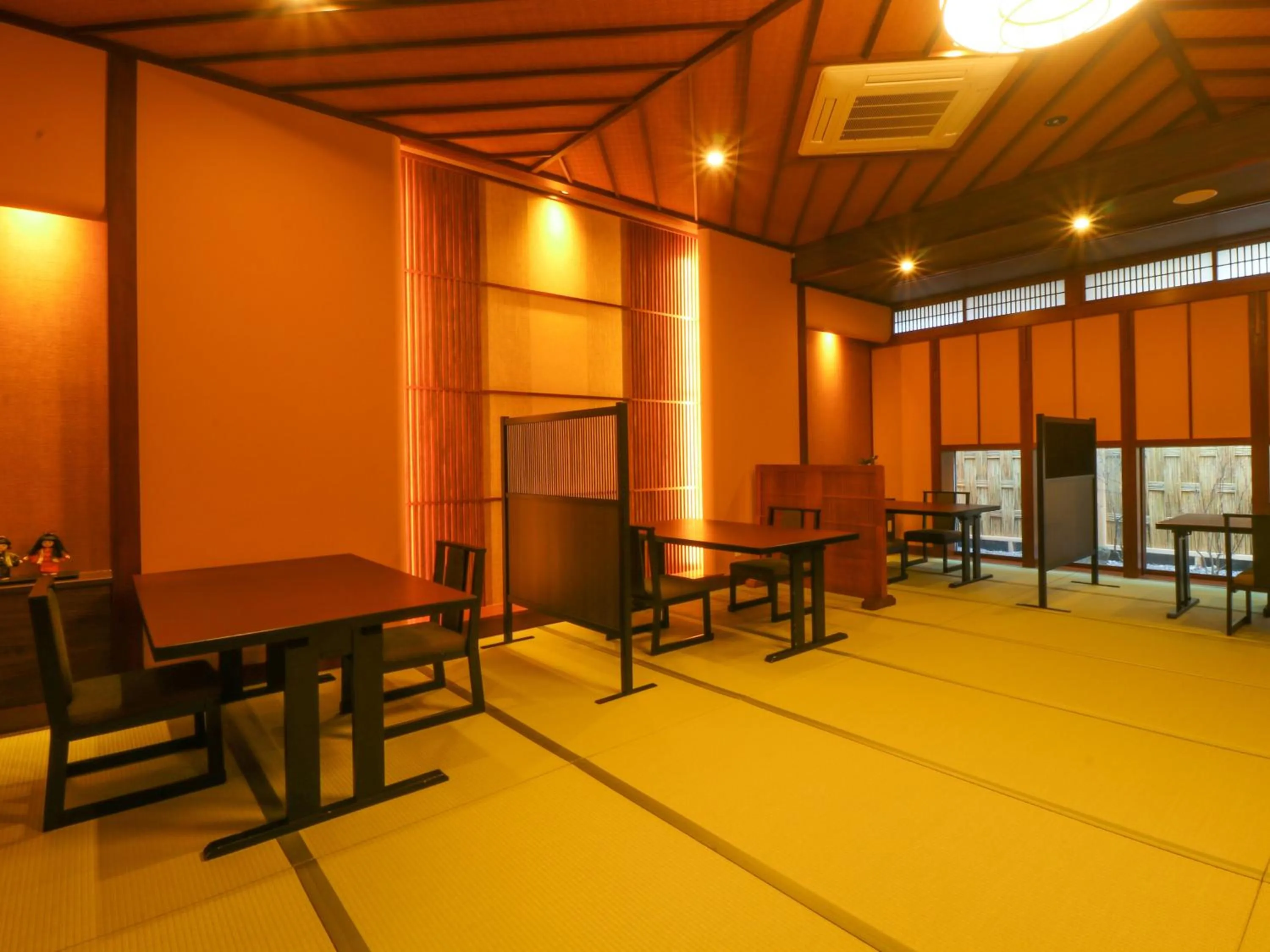 Restaurant/places to eat in Toeikan