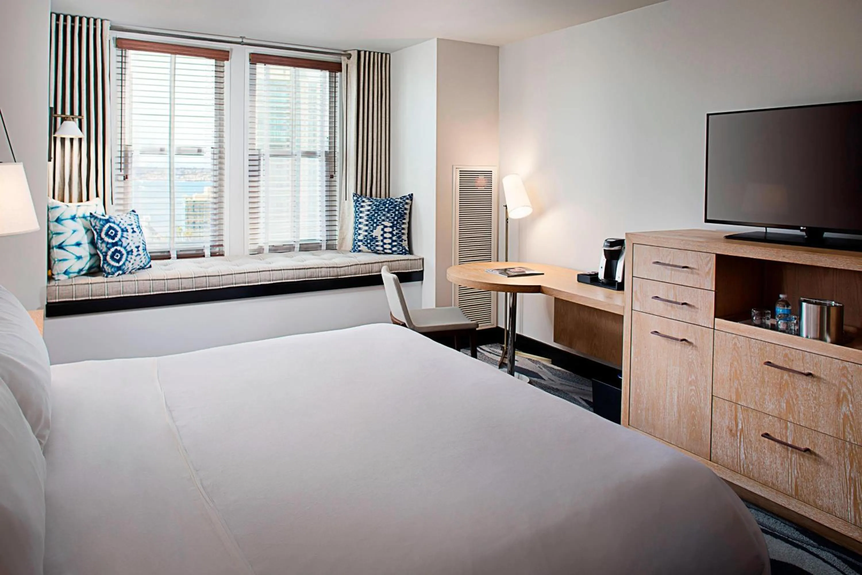 Photo of the whole room, Bed in Hotel Republic San Diego, Autograph Collection