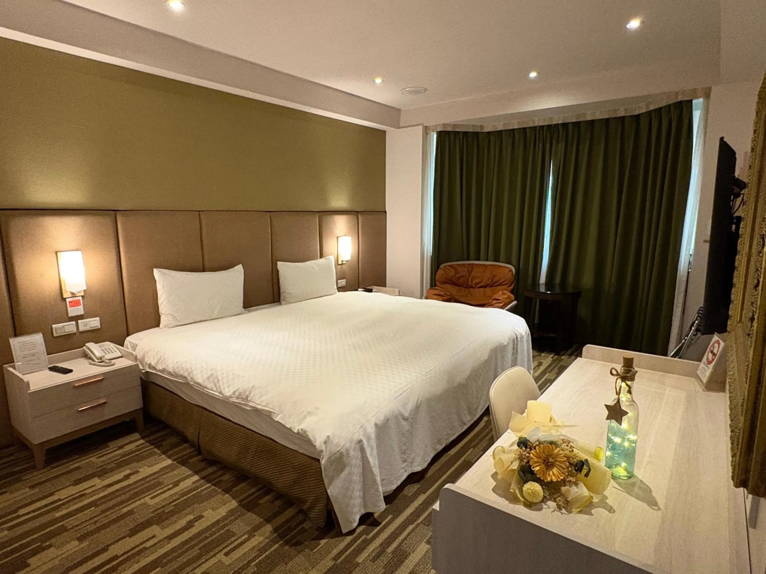 Photo of the whole room, Bed in Grace Hotel