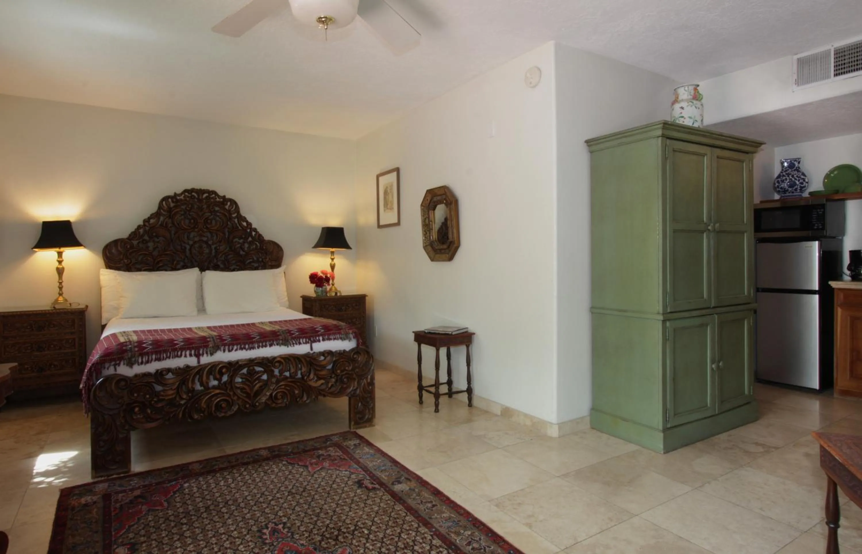 Deluxe Queen Room in Casa Blanca Inn and Suites