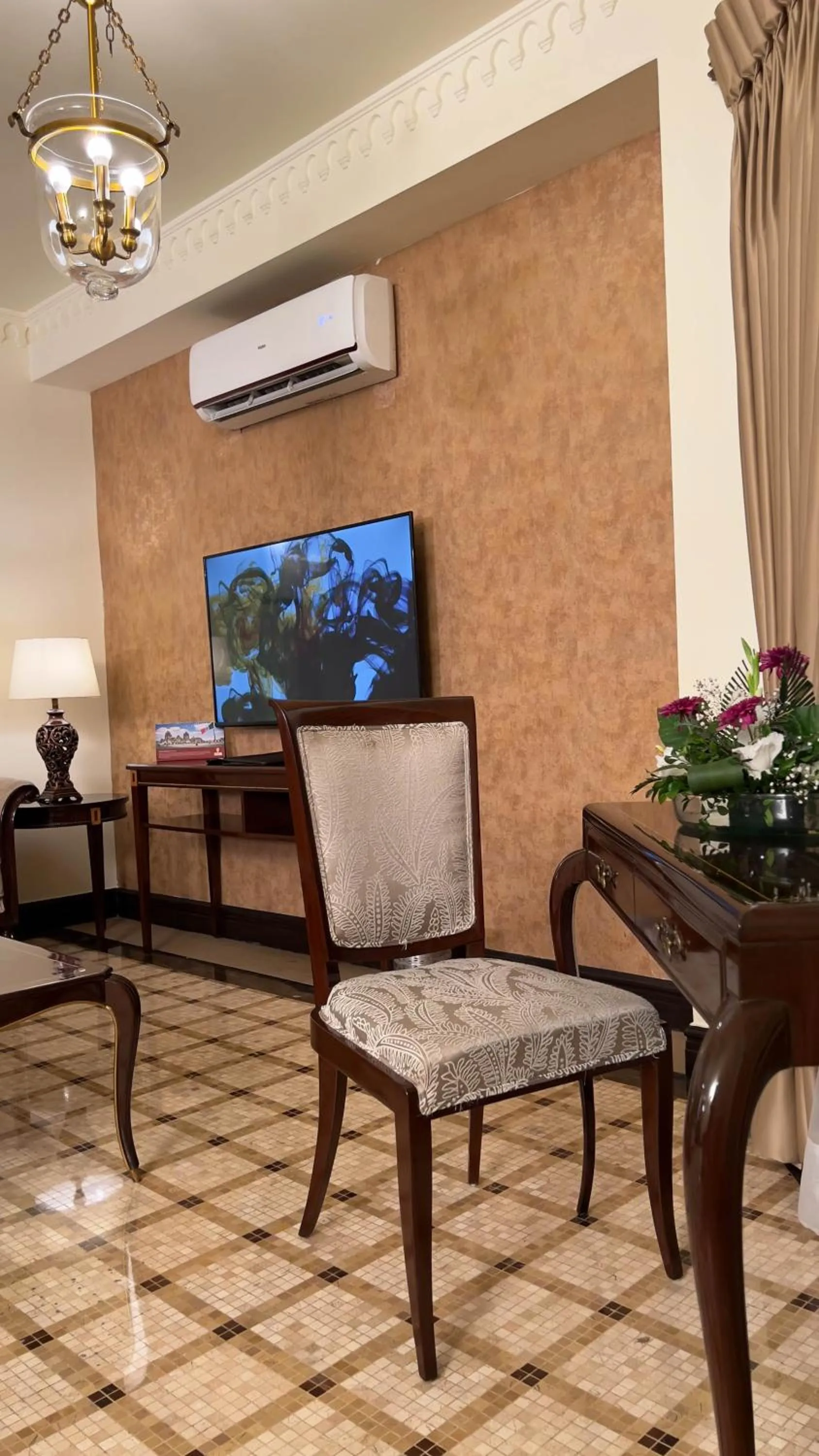 TV and multimedia in Heritage Luxury Suites All Suite Hotel