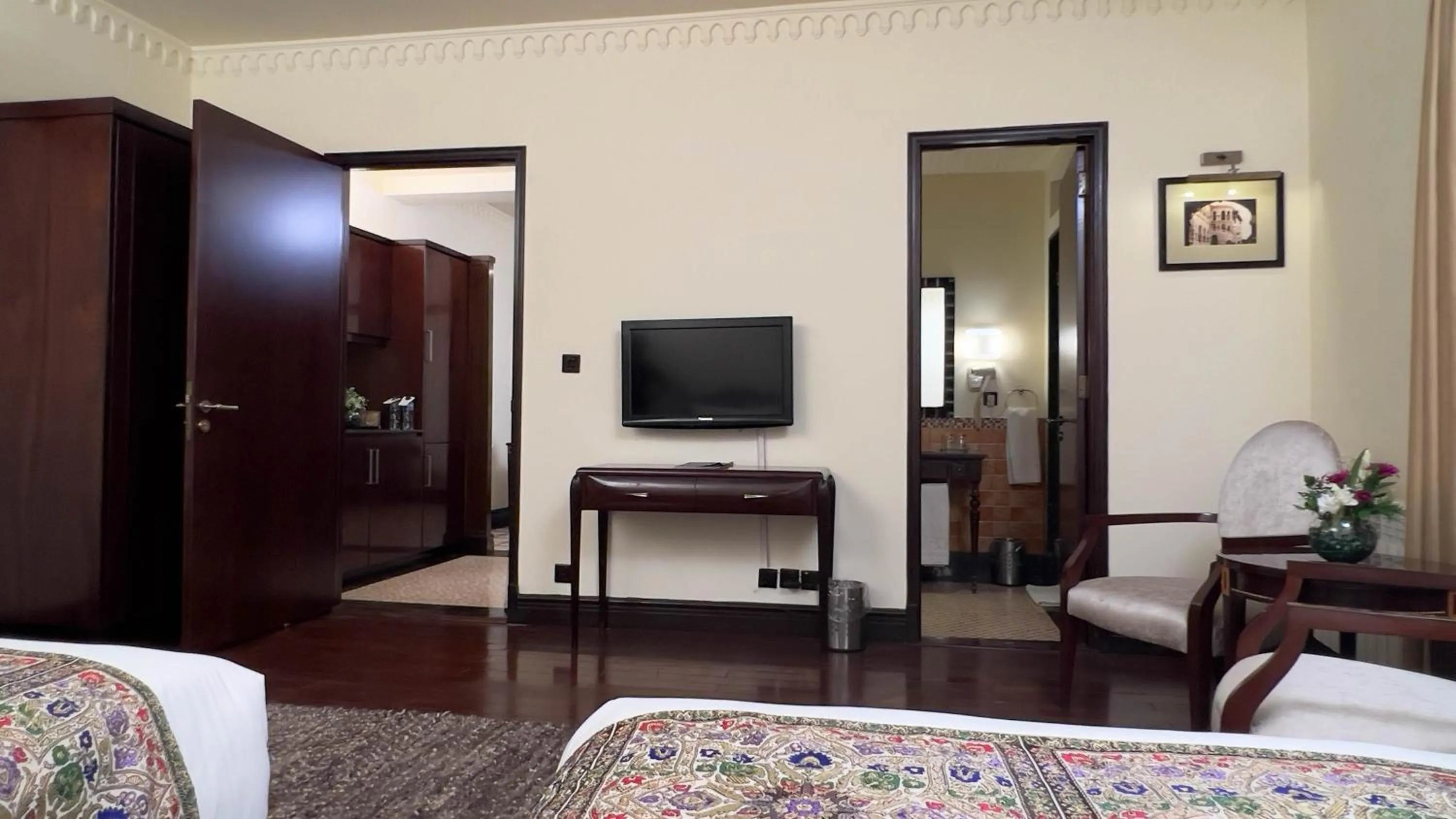 Bed in Heritage Luxury Suites All Suite Hotel