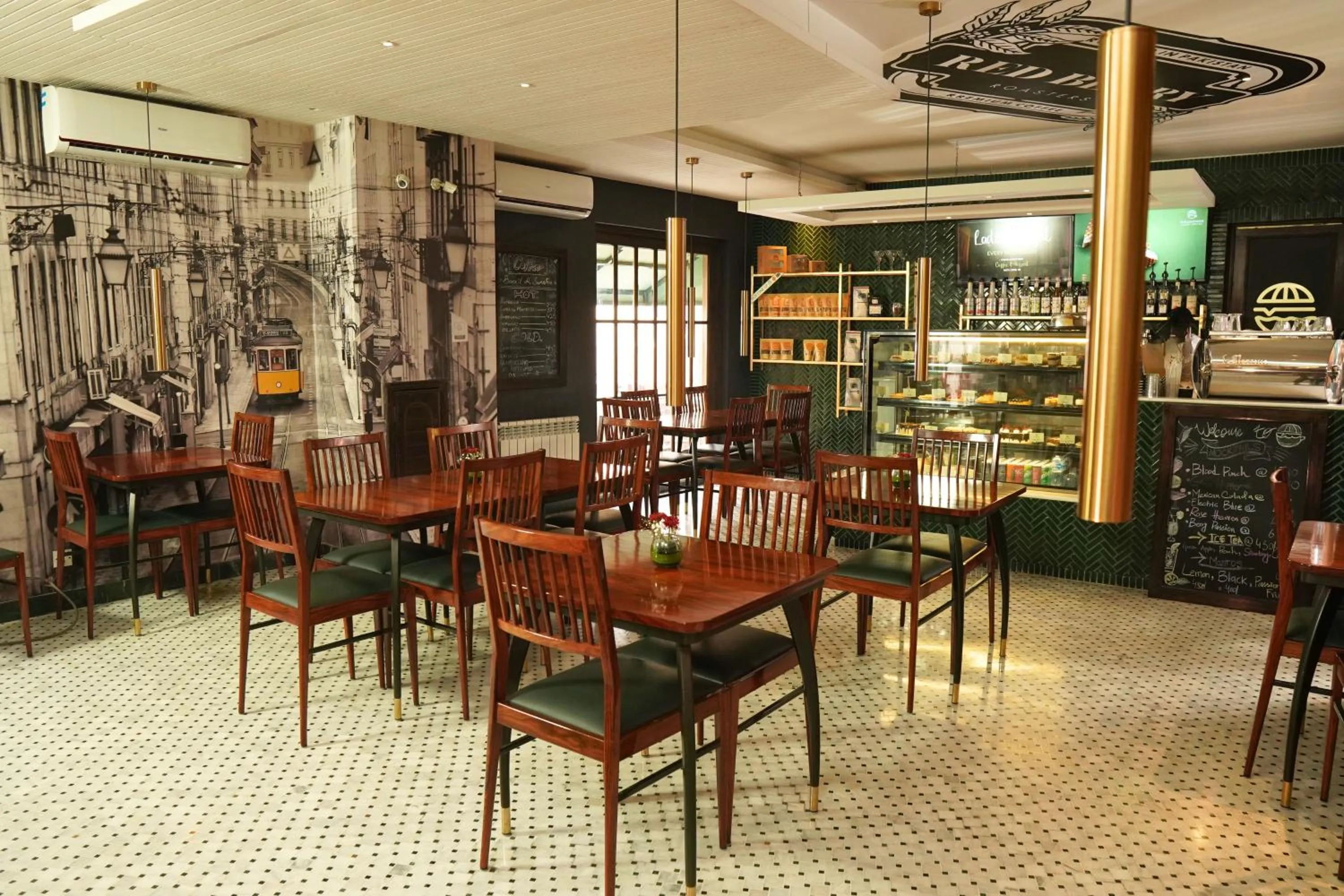 Restaurant/places to eat in Heritage Luxury Suites All Suite Hotel