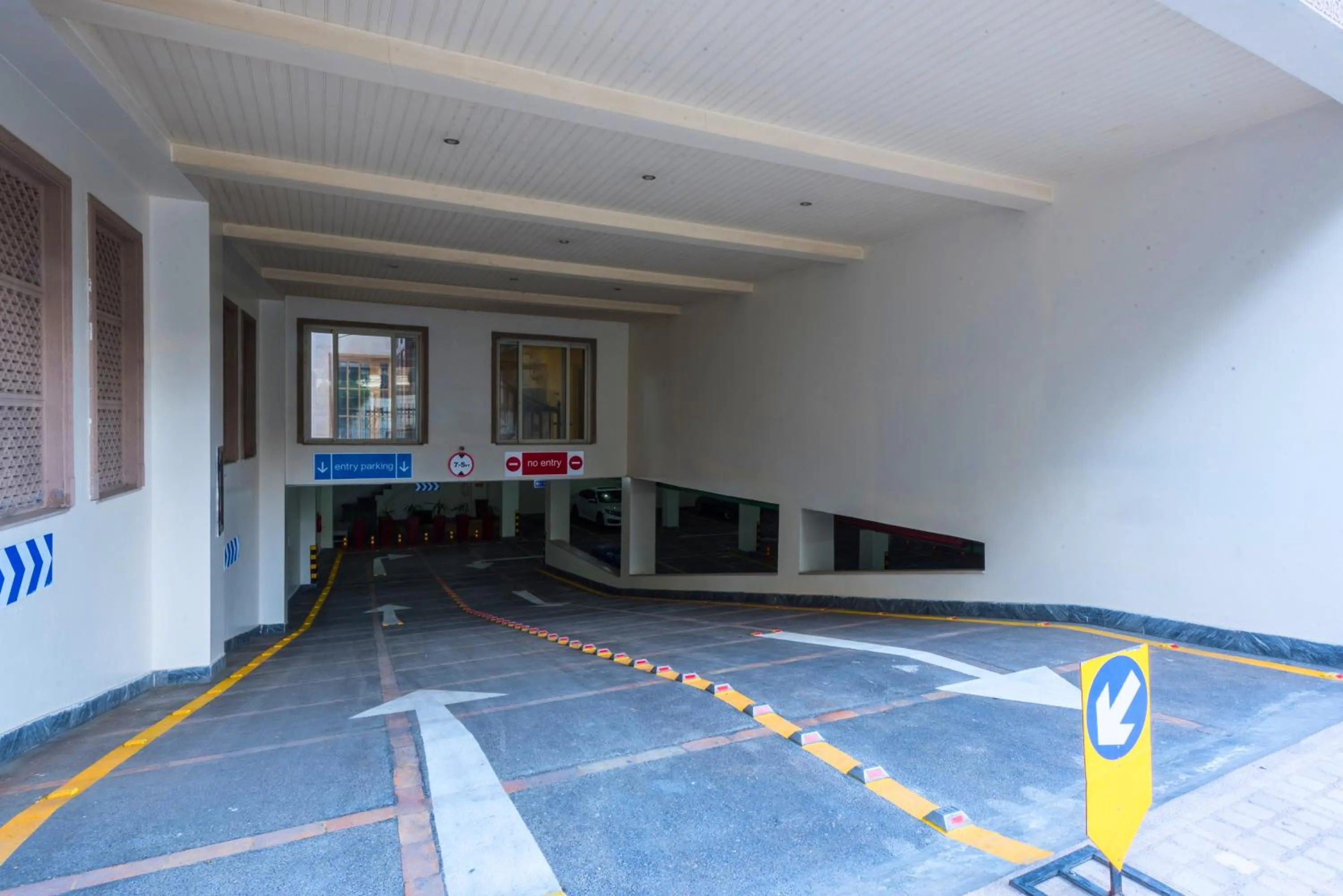 Parking in Heritage Luxury Suites All Suite Hotel