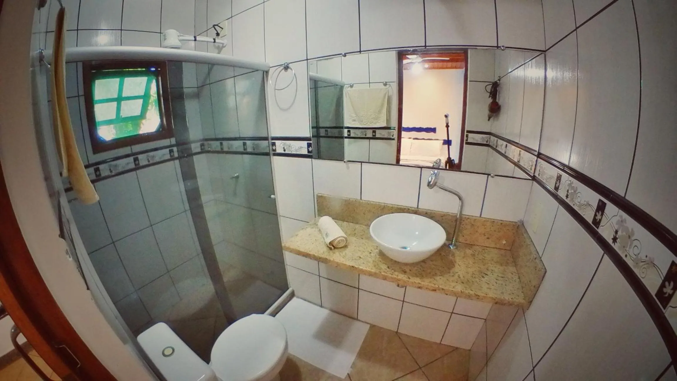 Bathroom in Raio de Sol pousada & camping