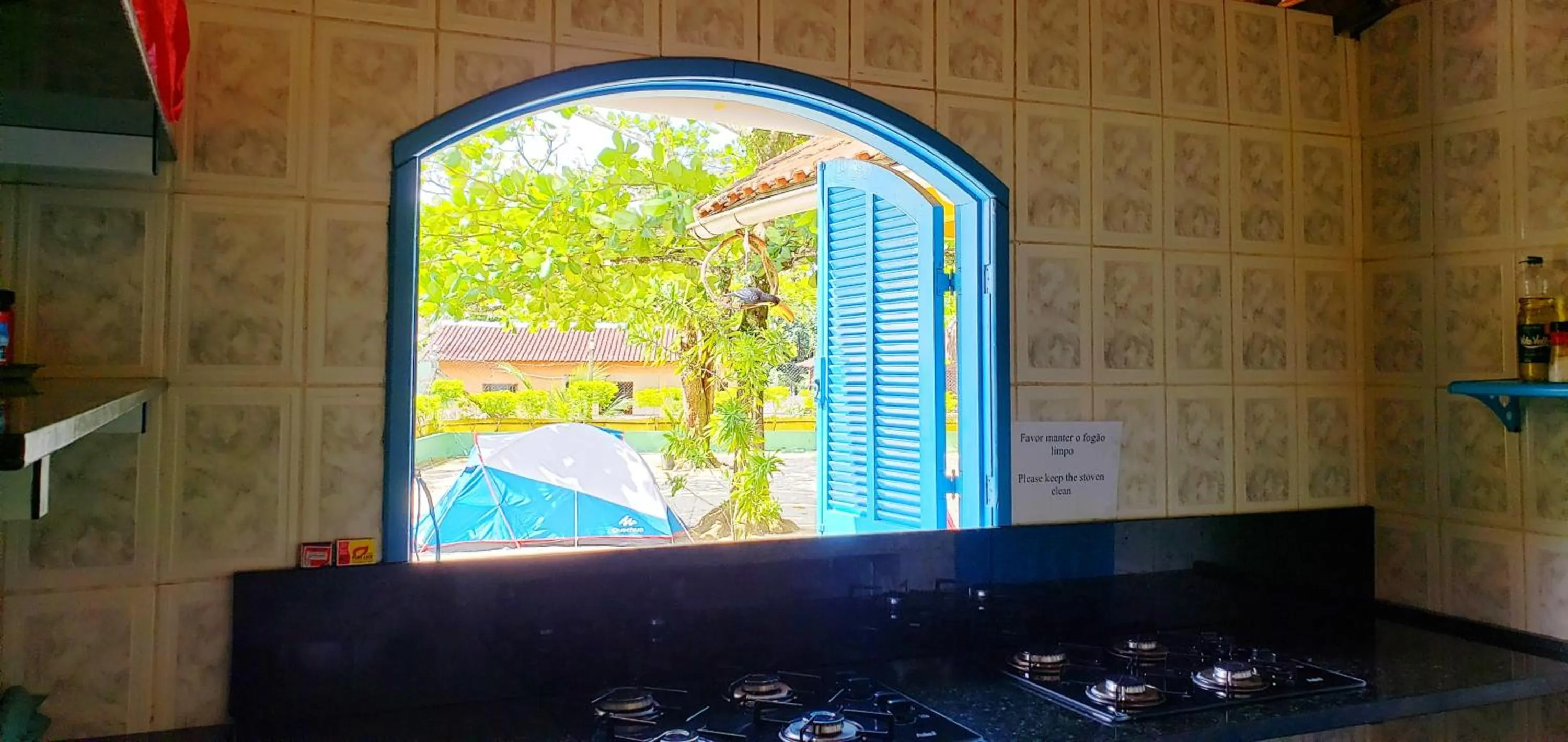 kitchen in Raio de Sol pousada & camping