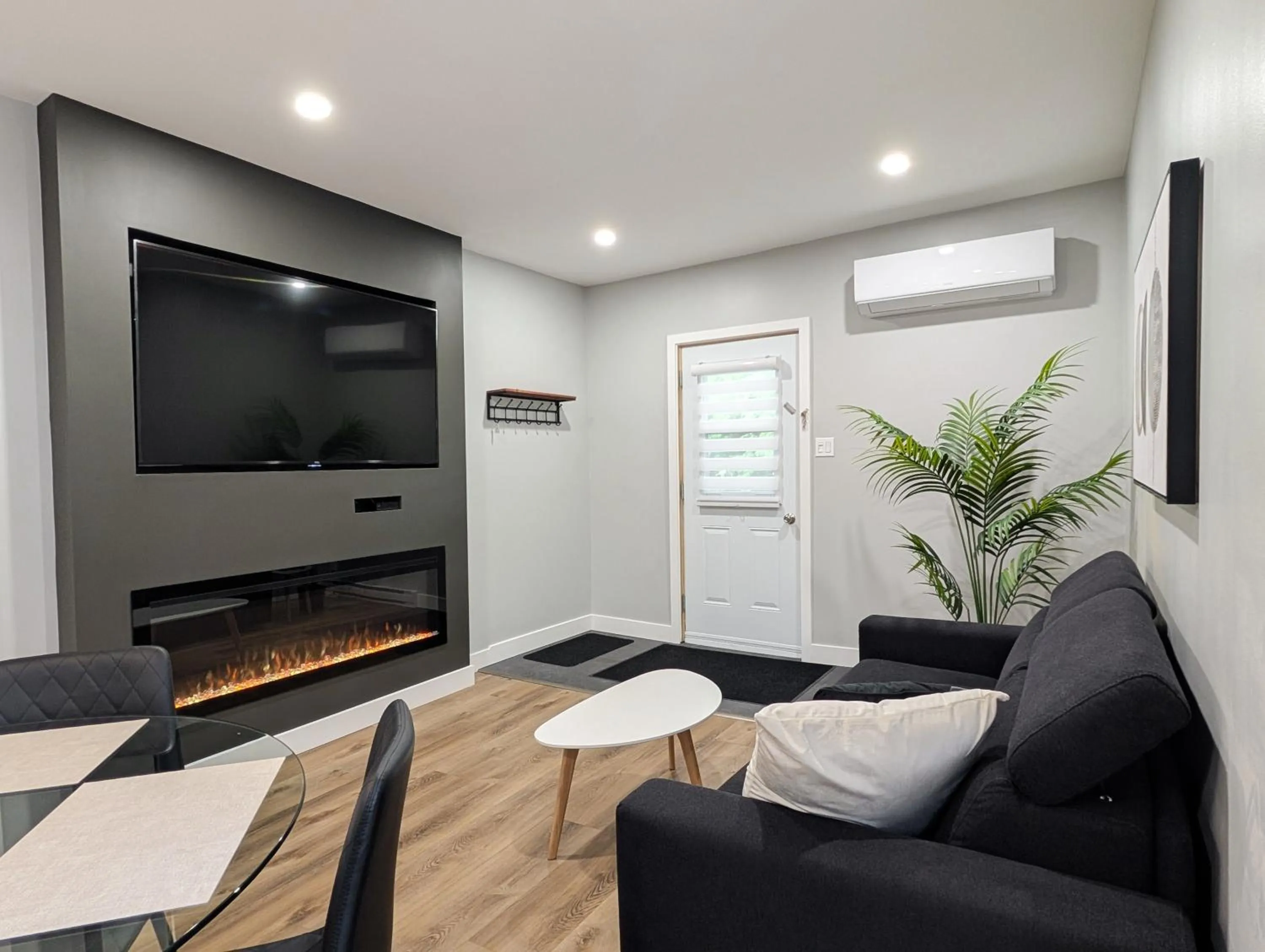 Communal lounge/ TV room in Hébergement Harvey