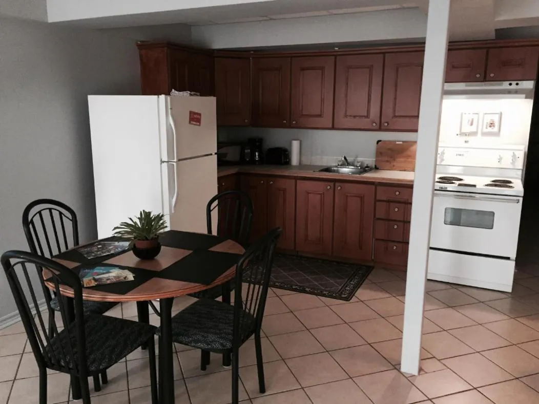 Dining area in Hébergement Harvey