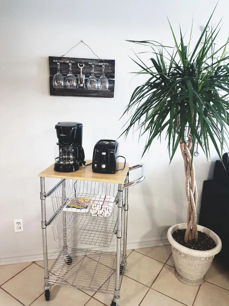 Coffee/tea facilities in Hébergement Harvey