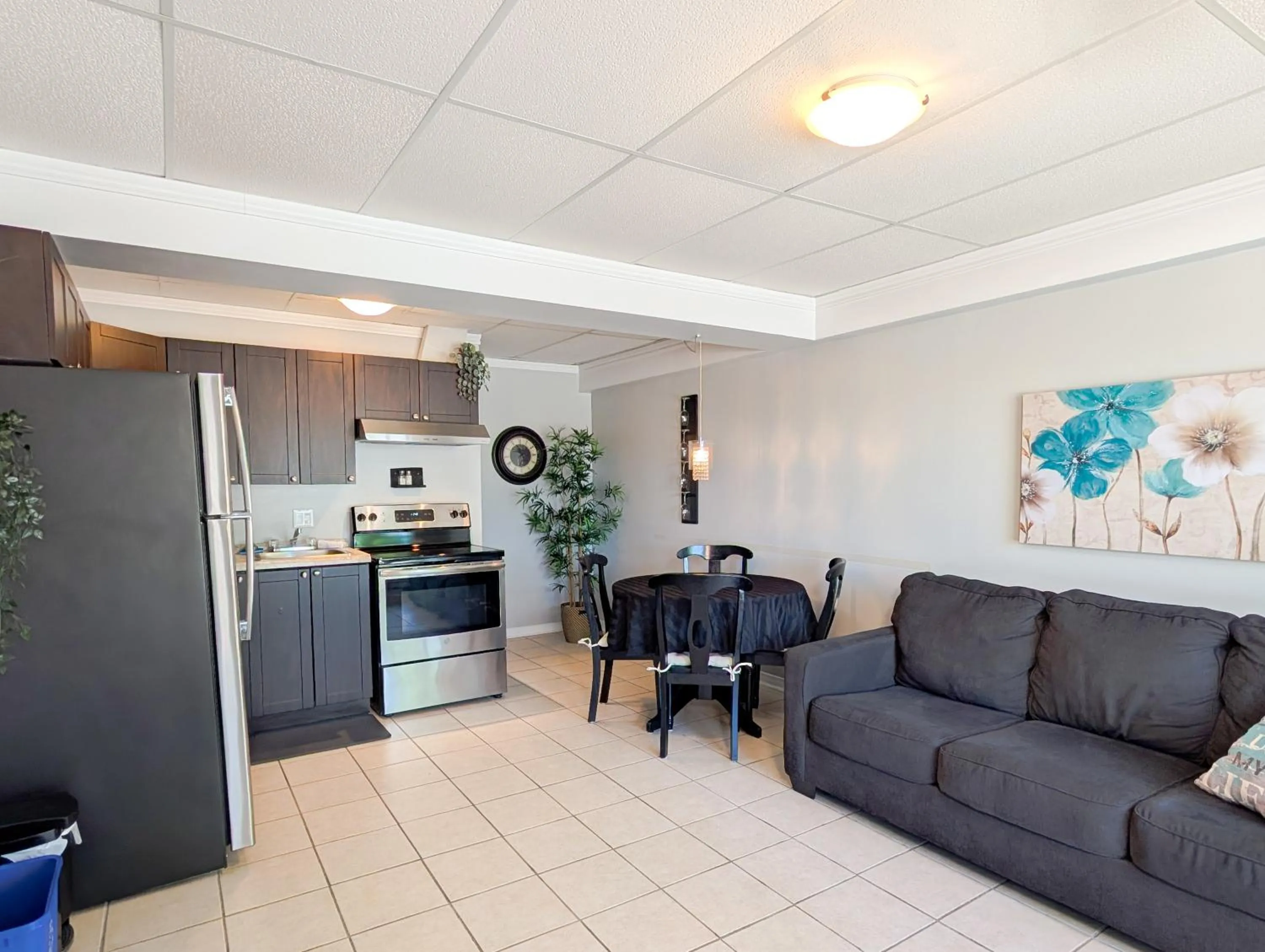 Kitchen or kitchenette in Hébergement Harvey