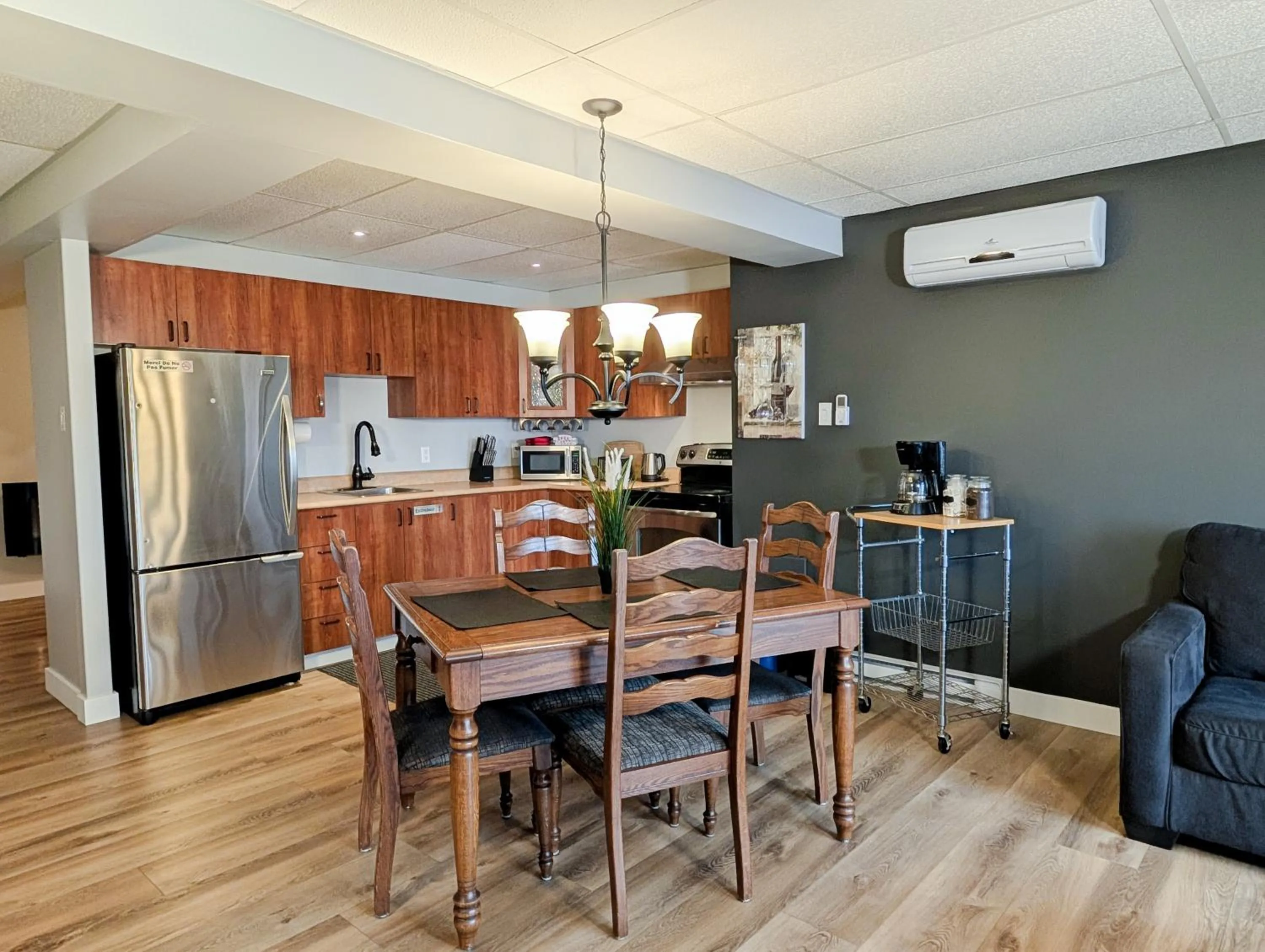 Kitchen or kitchenette in Hébergement Harvey