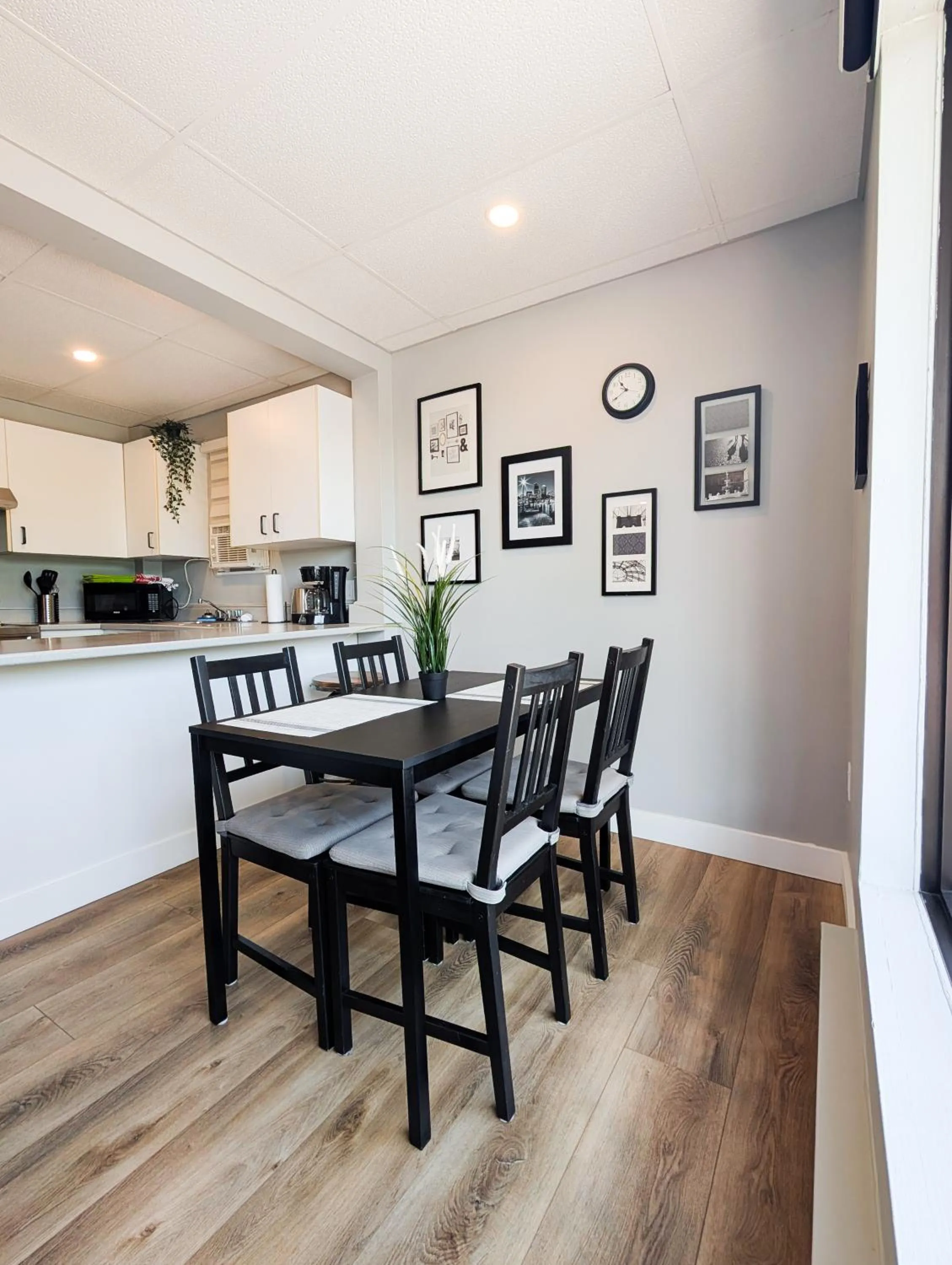 Dining area in Hébergement Harvey