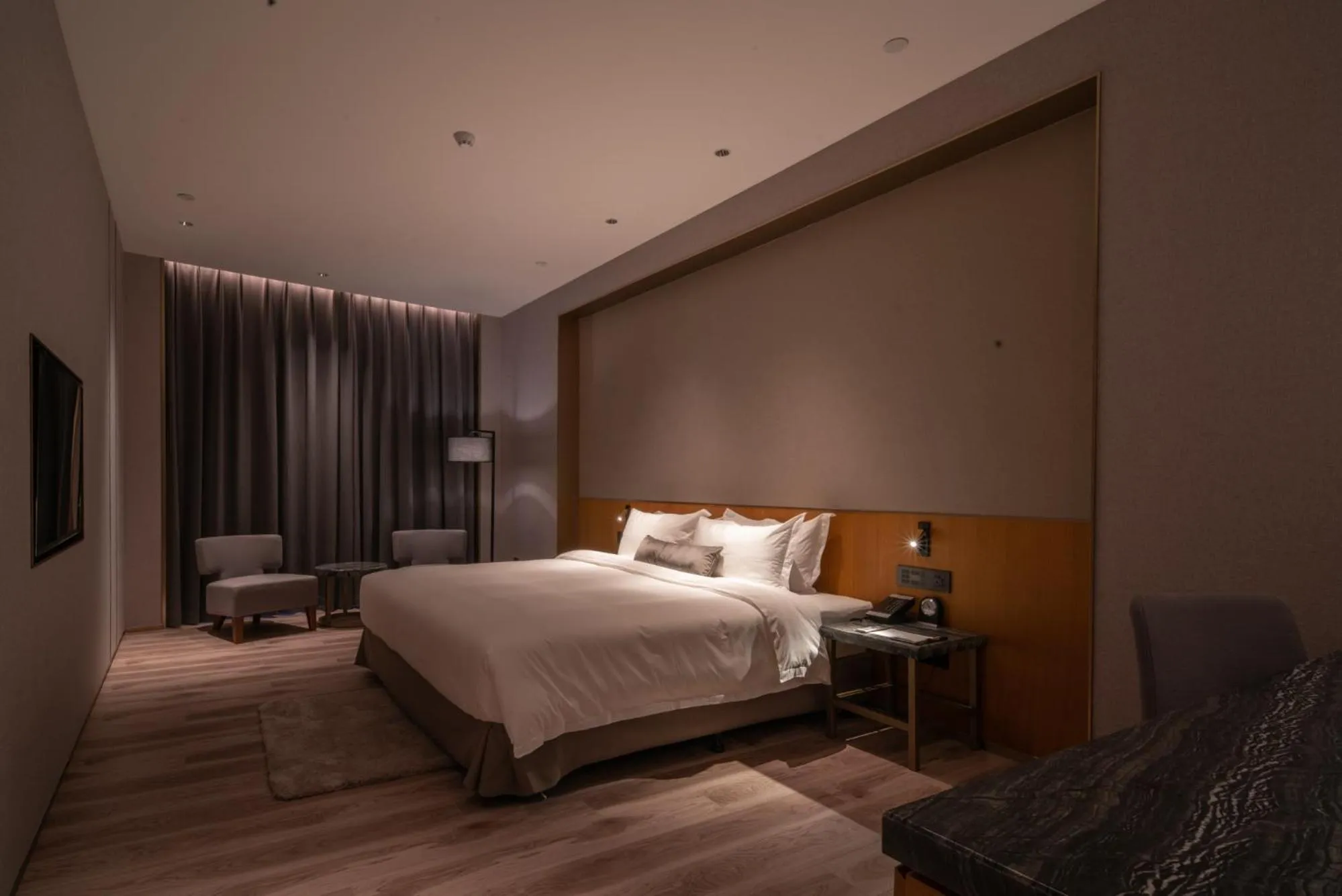 Bed in The Luzerne Hotel