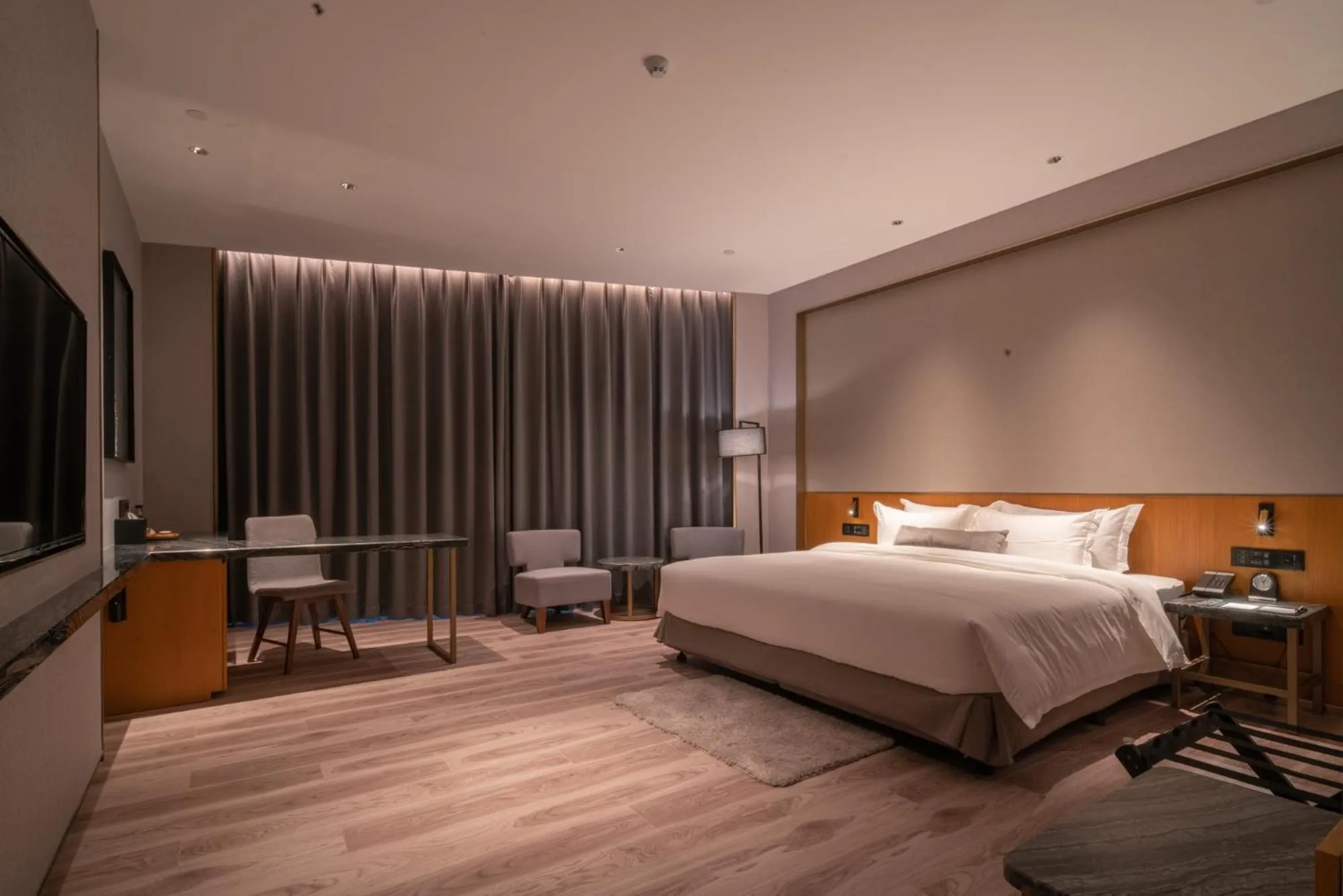 Bed in The Luzerne Hotel