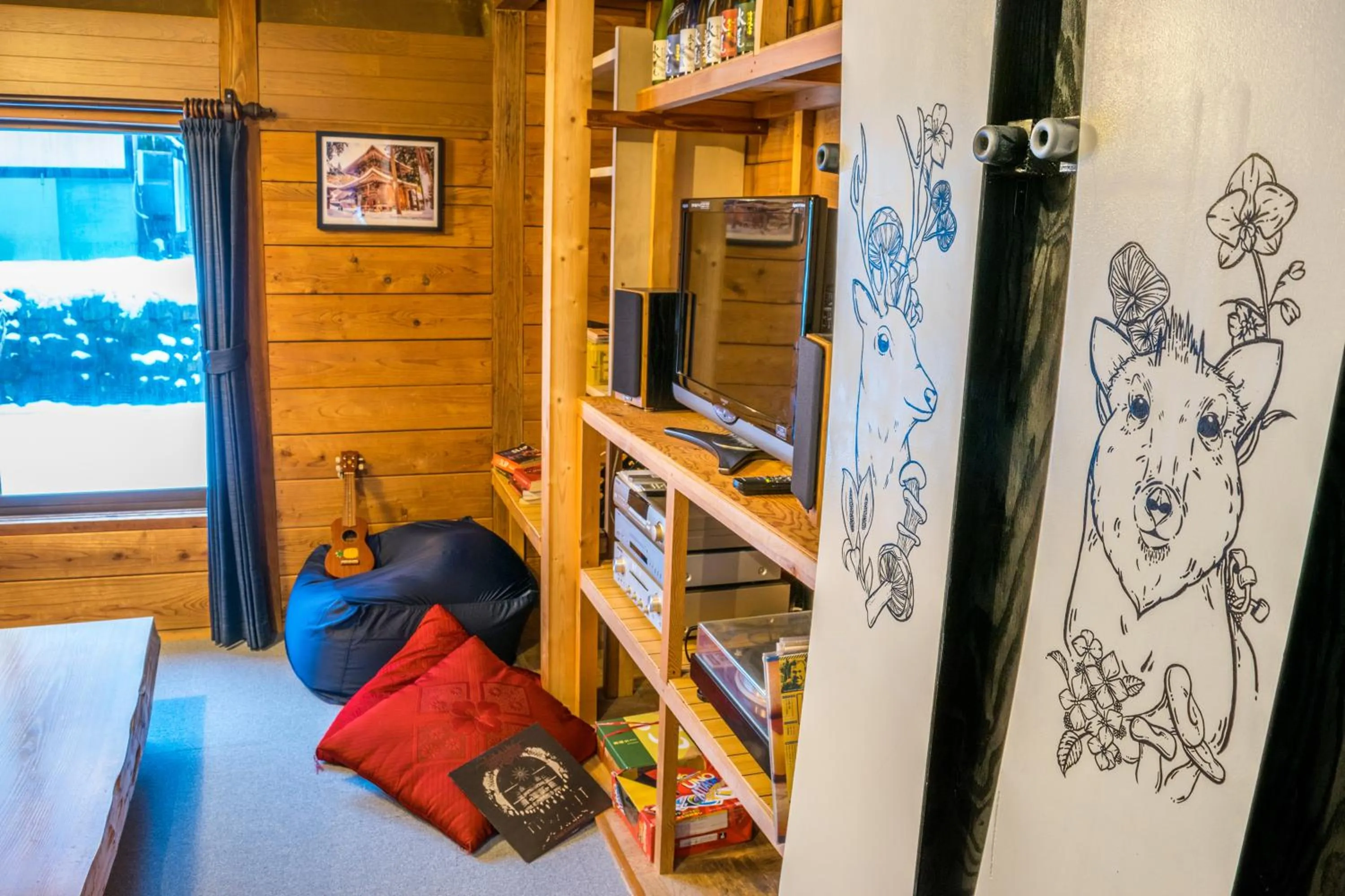 Communal lounge/ TV room, Bed in Myoko House