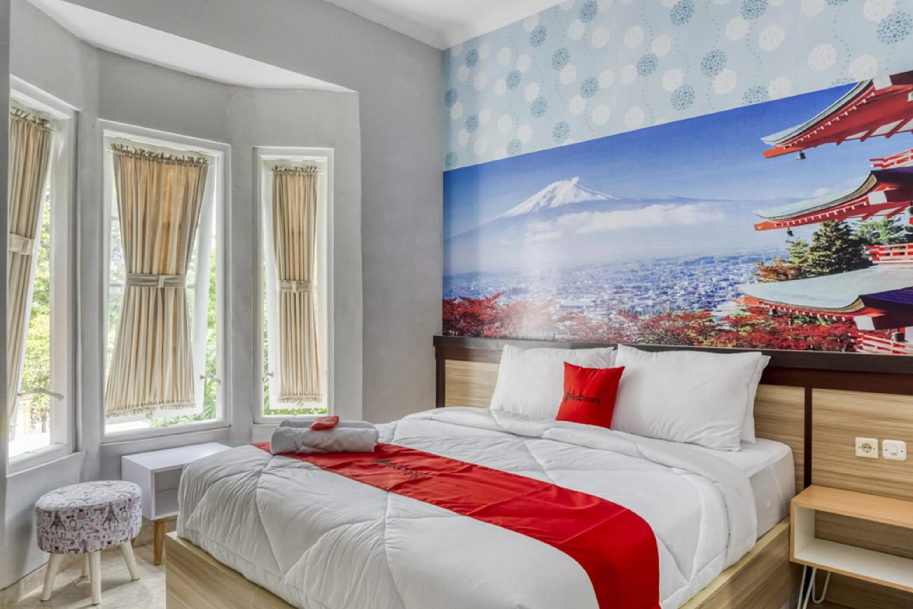 Bedroom, Bed in RedDoorz near Sindu Kusuma Edupark 2