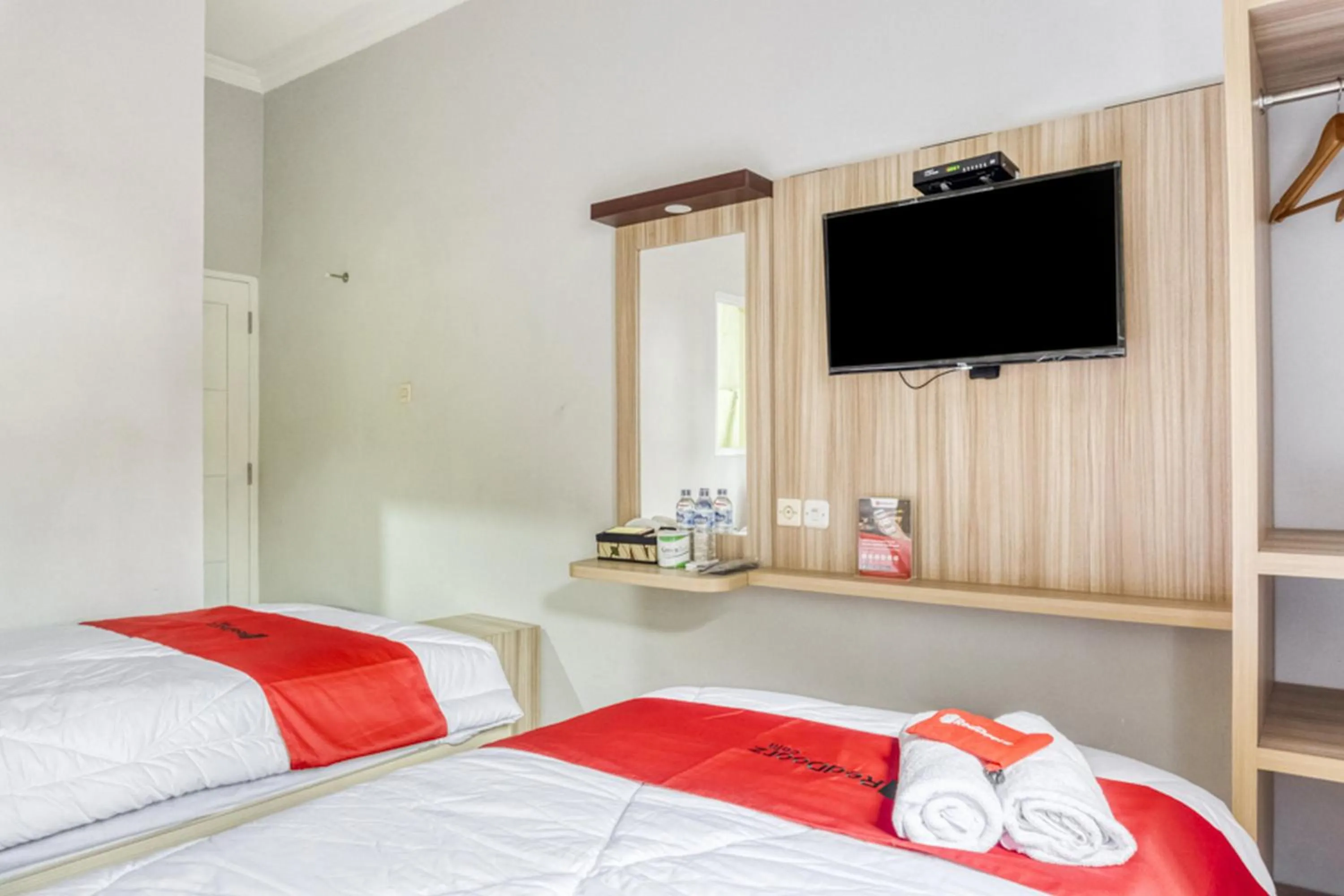 Bedroom, Bed in RedDoorz near Sindu Kusuma Edupark 2