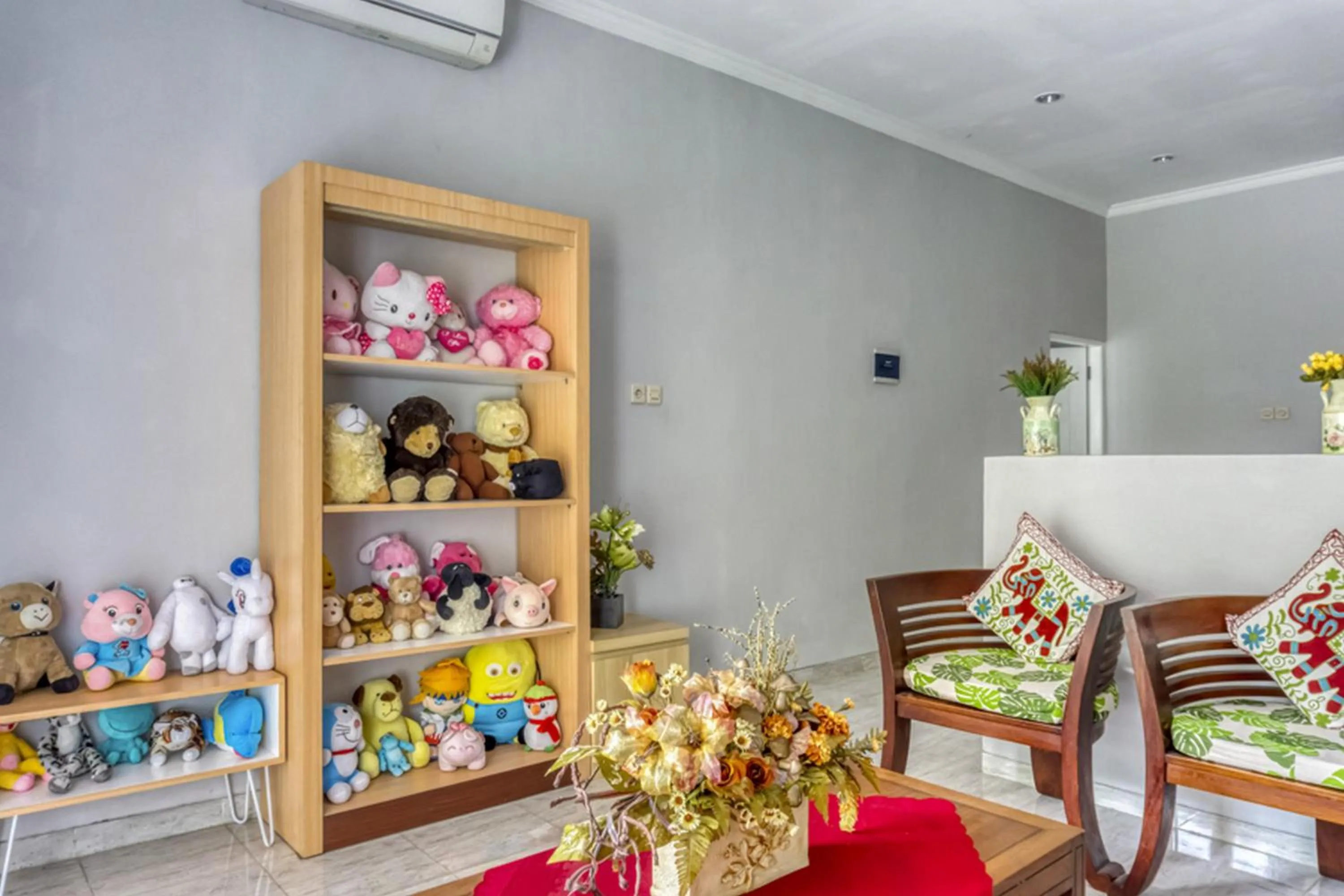 Seating area in RedDoorz near Sindu Kusuma Edupark 2