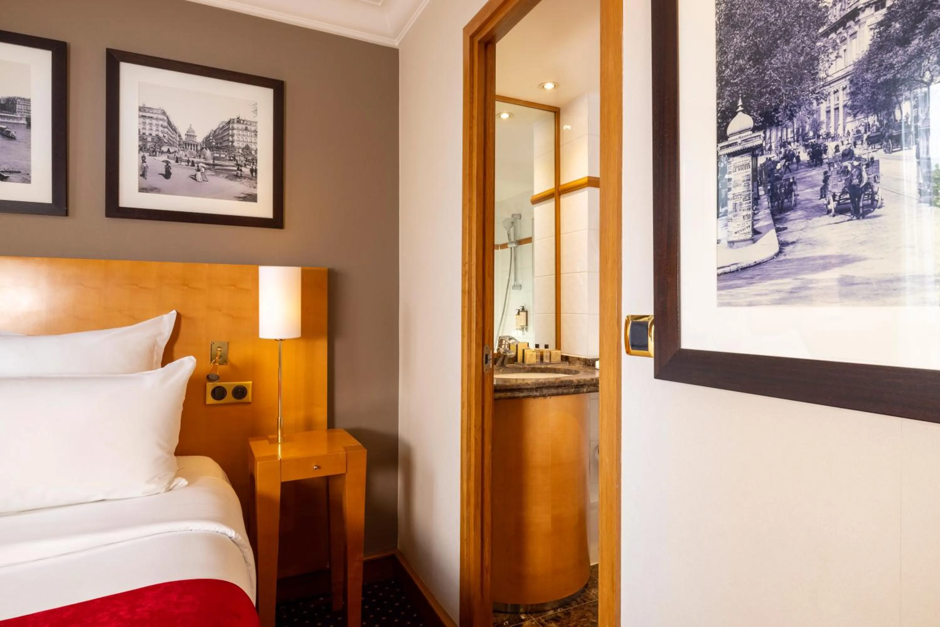 Bed in Royal Saint Michel