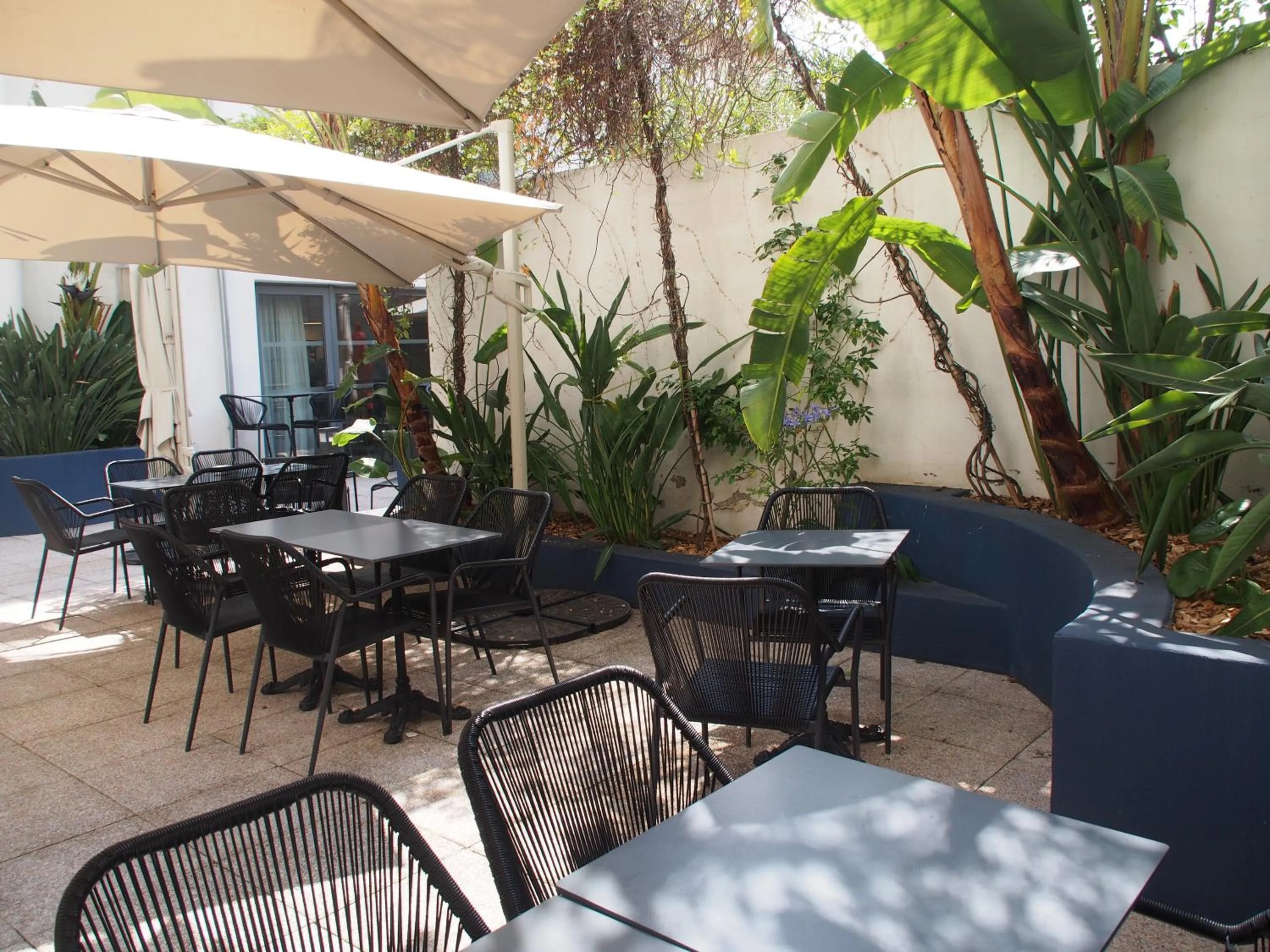 Garden in Dali Hôtel Perpignan - Restaurant