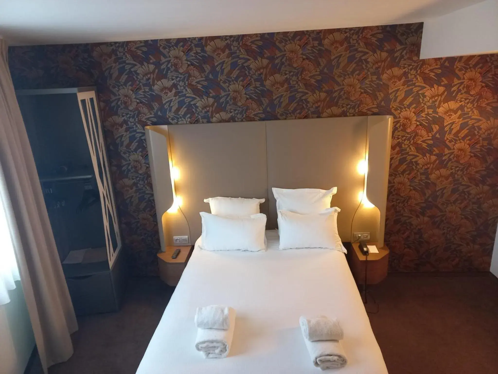 Double Room - Disability Access in Dali Hôtel Perpignan - Restaurant Double Room - Disability Access in Dali Hôtel Perpignan - Restaurant