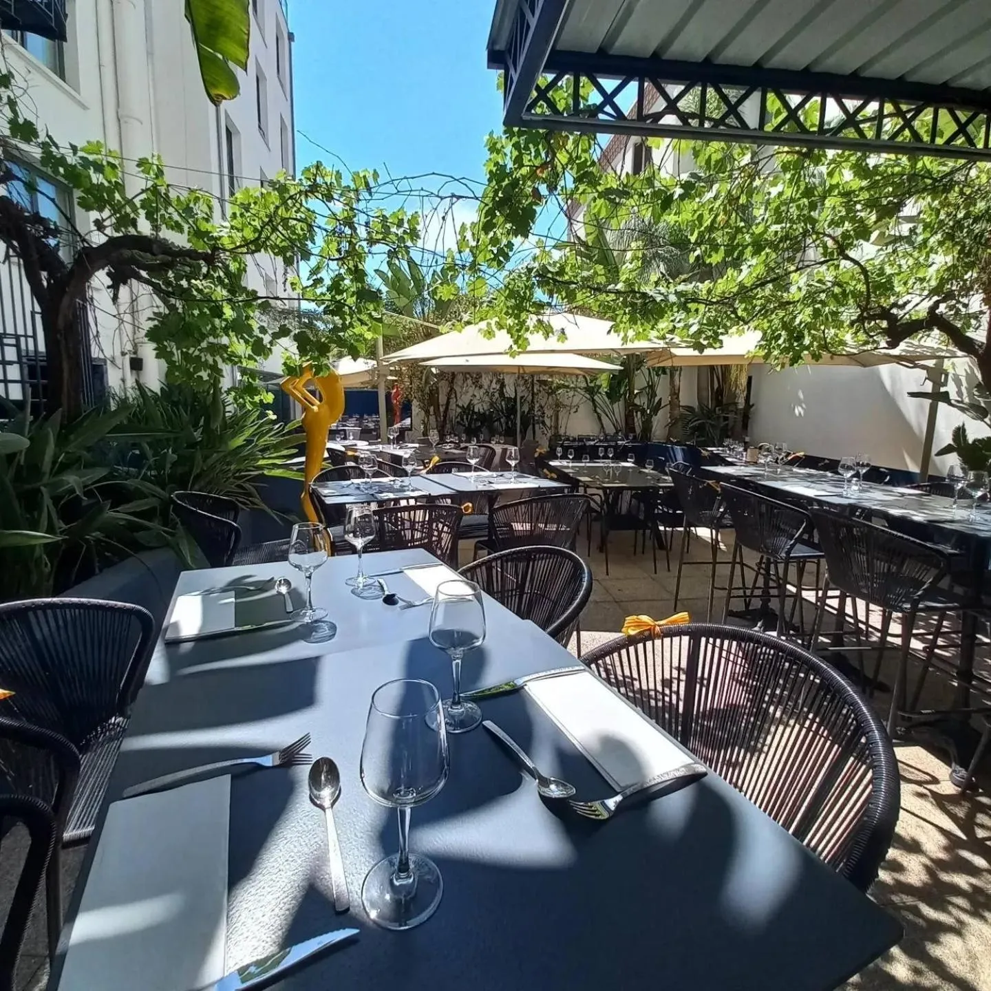 Patio in Dali Hôtel Perpignan - Restaurant