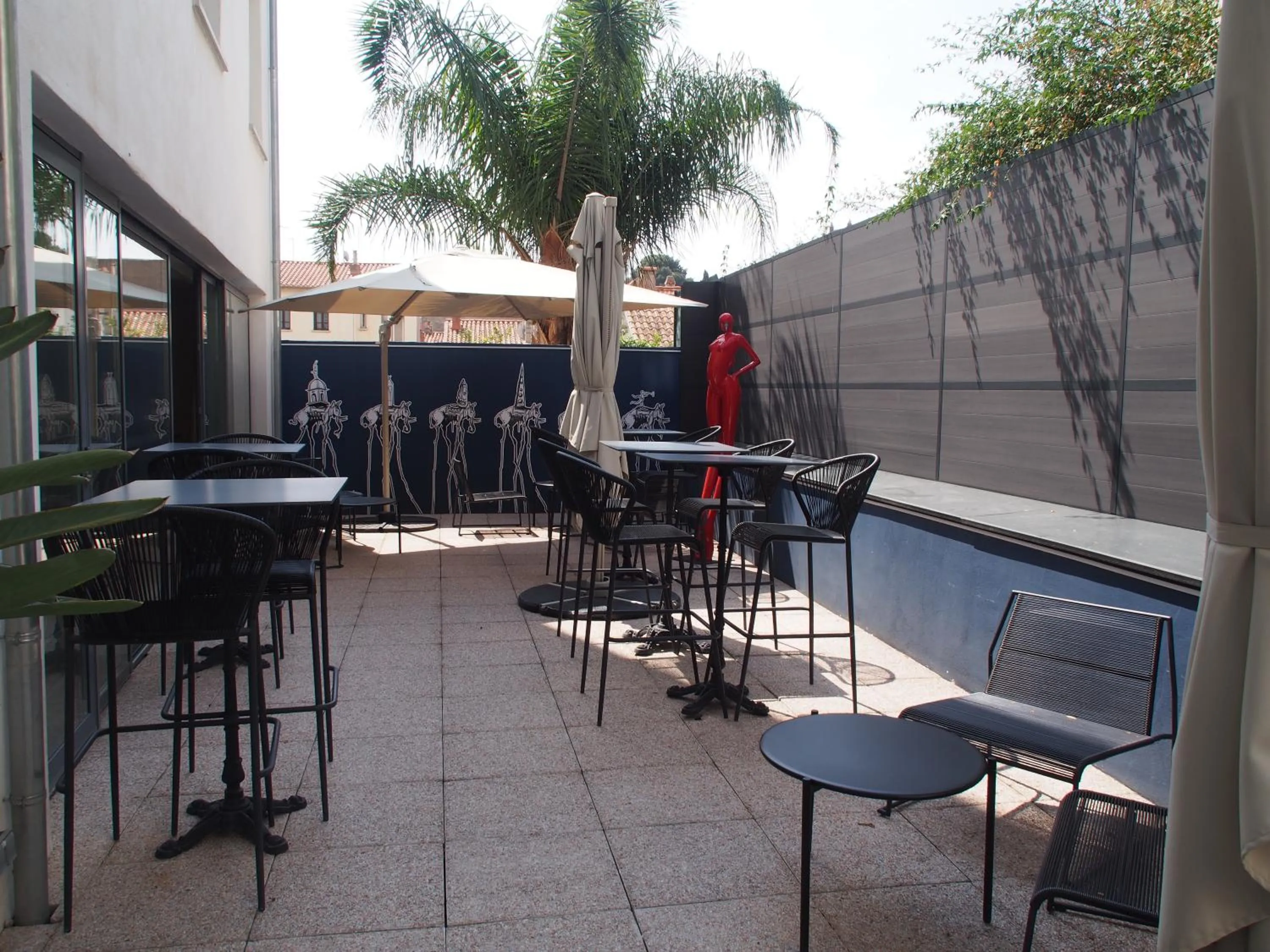 Patio in Dali Hôtel Perpignan - Restaurant