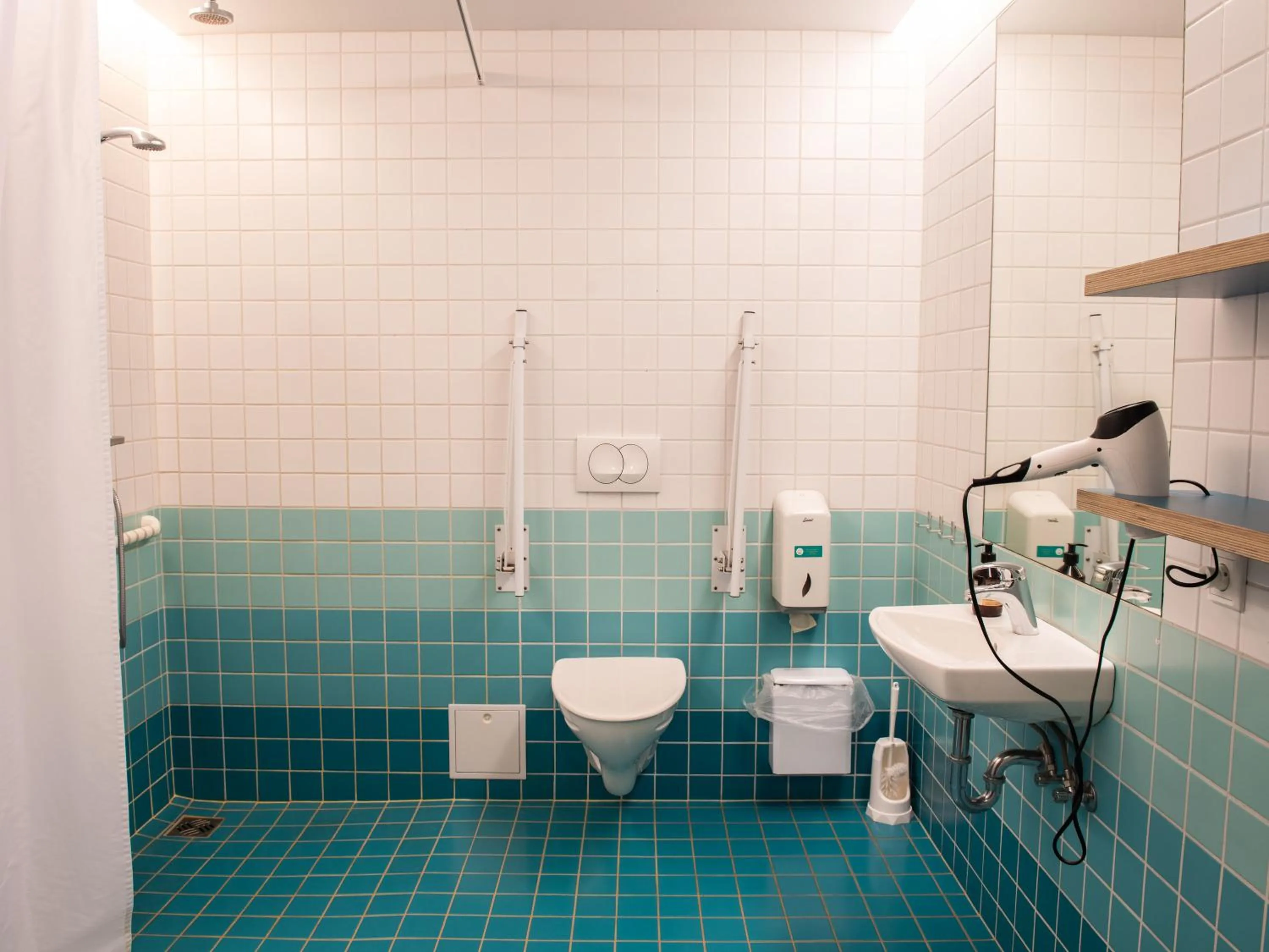 Bedroom in Loft - HI Eco Hostel