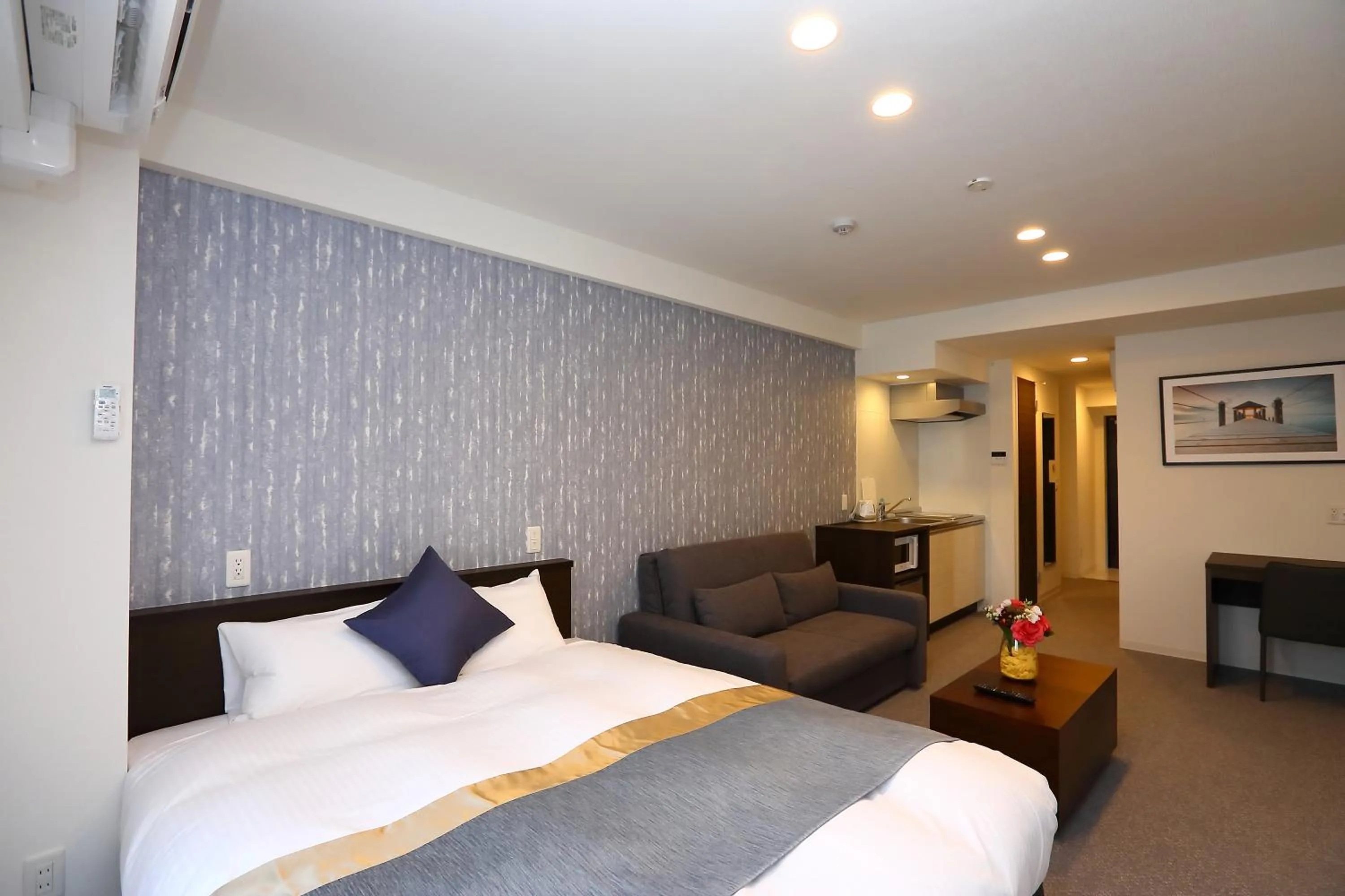 Photo of the whole room, Bed in Marina Sunrise Osaka Bay