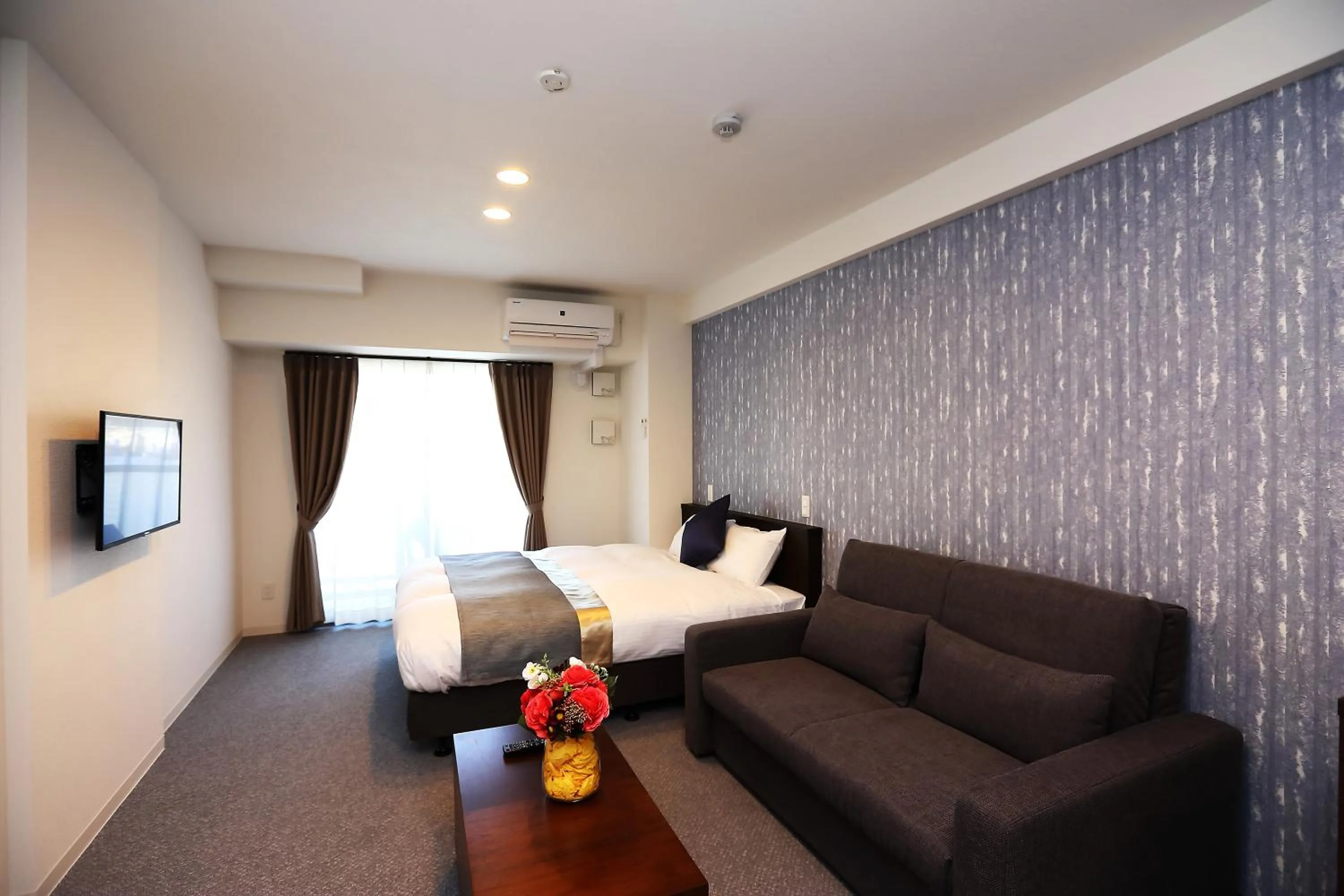 Photo of the whole room, Bed in Marina Sunrise Osaka Bay