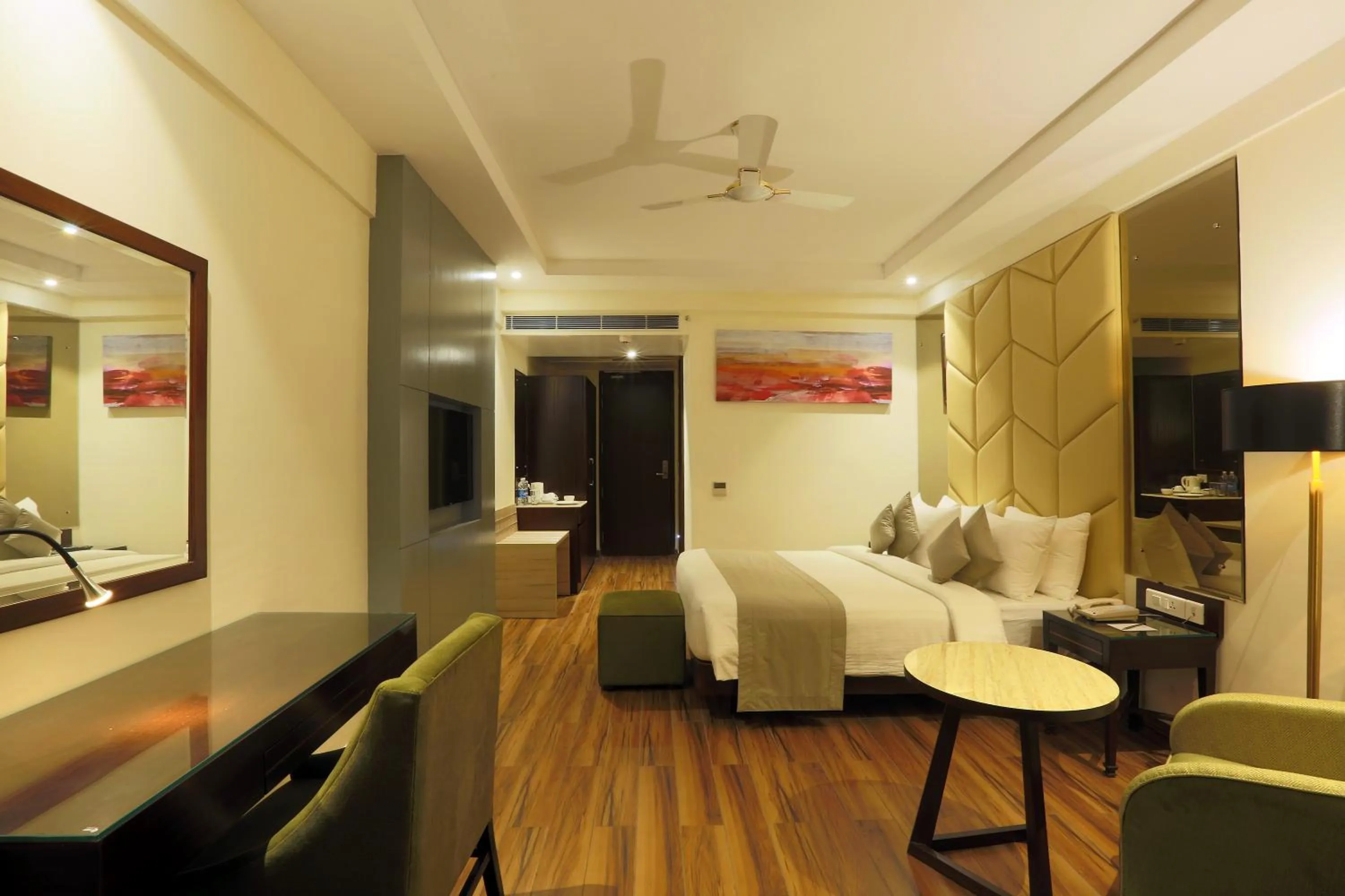 Living room, Bed in Resort The Lohias, Goa Candolim