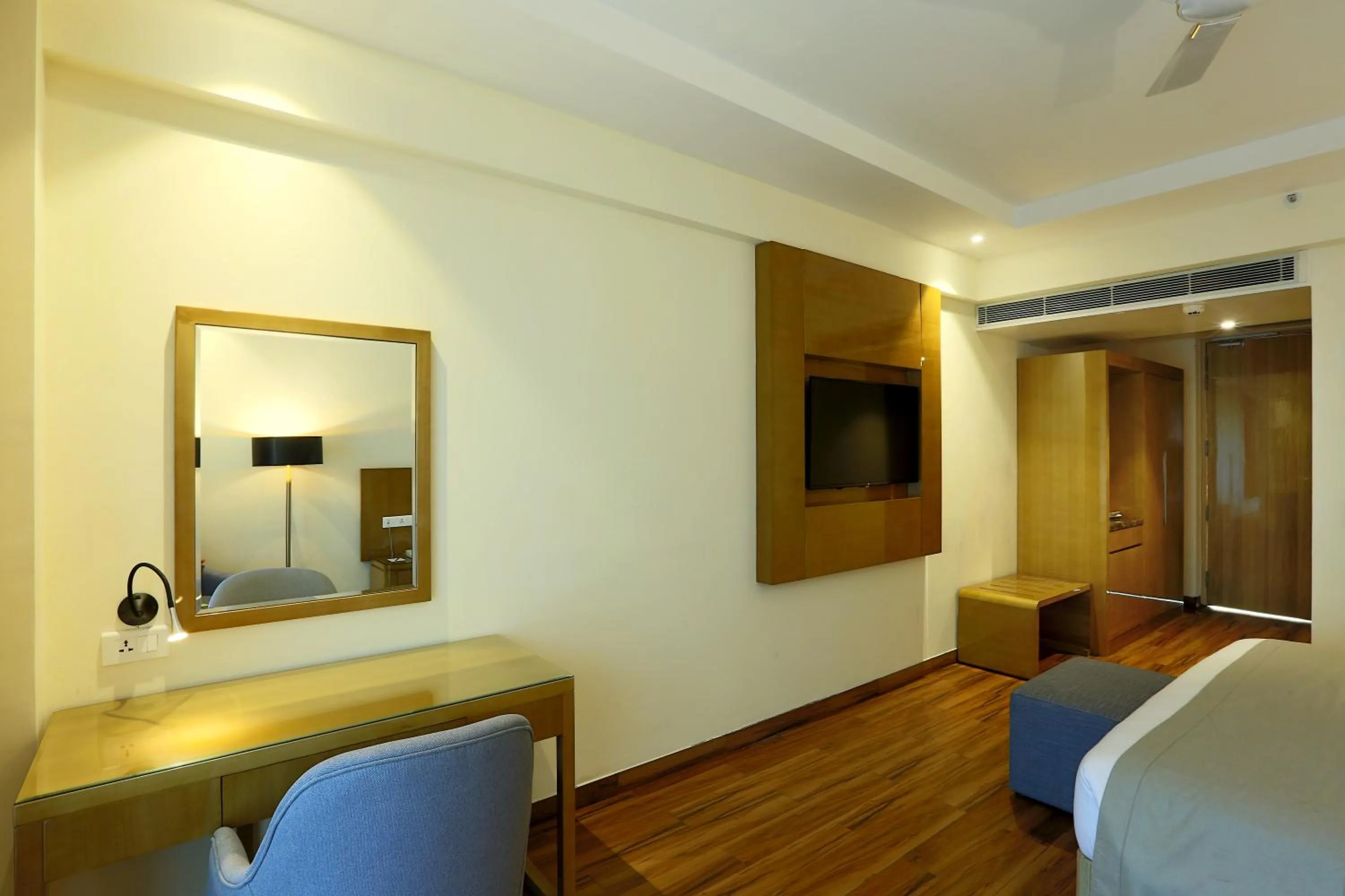 TV and multimedia, Bed in Resort The Lohias, Goa Candolim