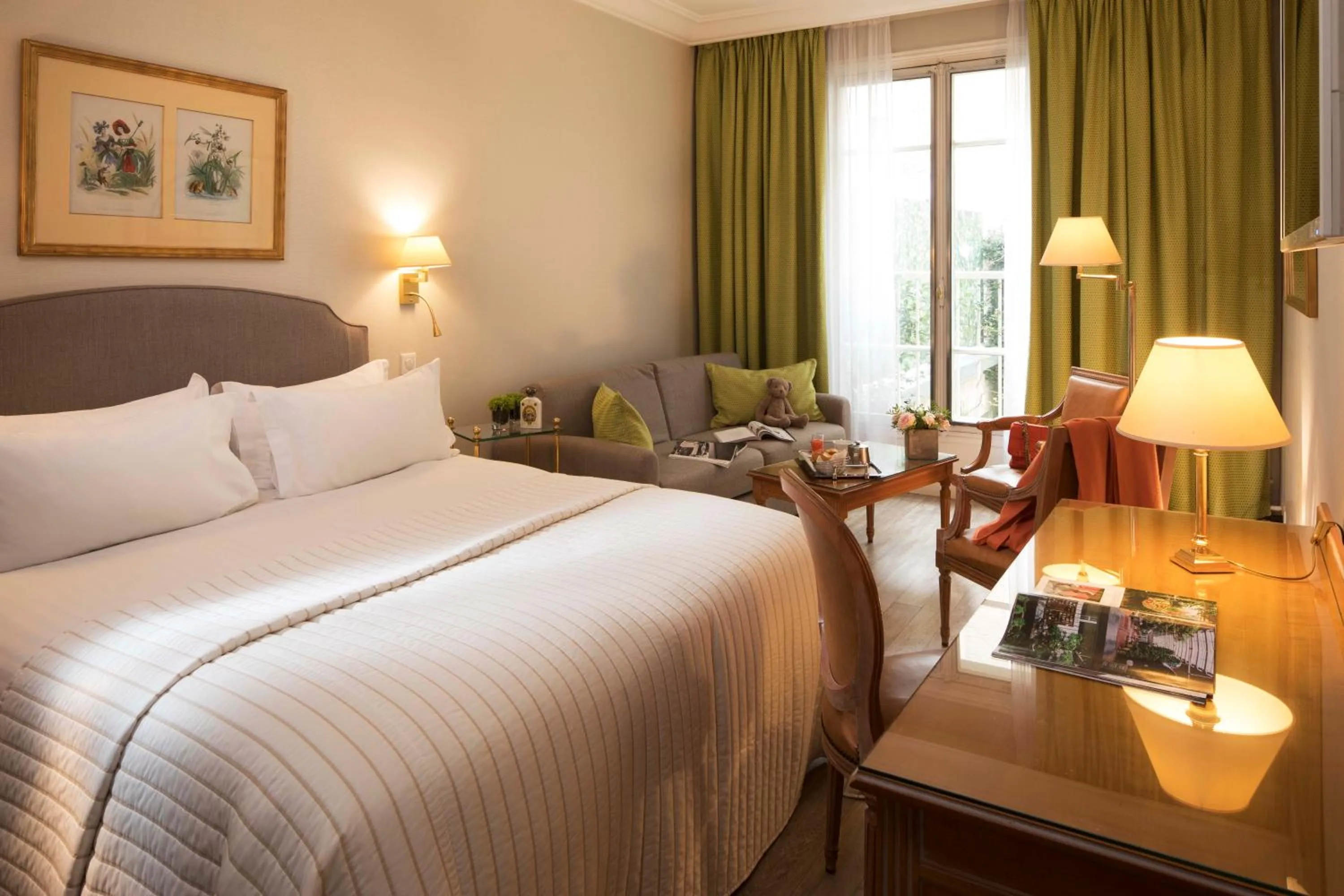 Bedroom, Bed in Le Littré