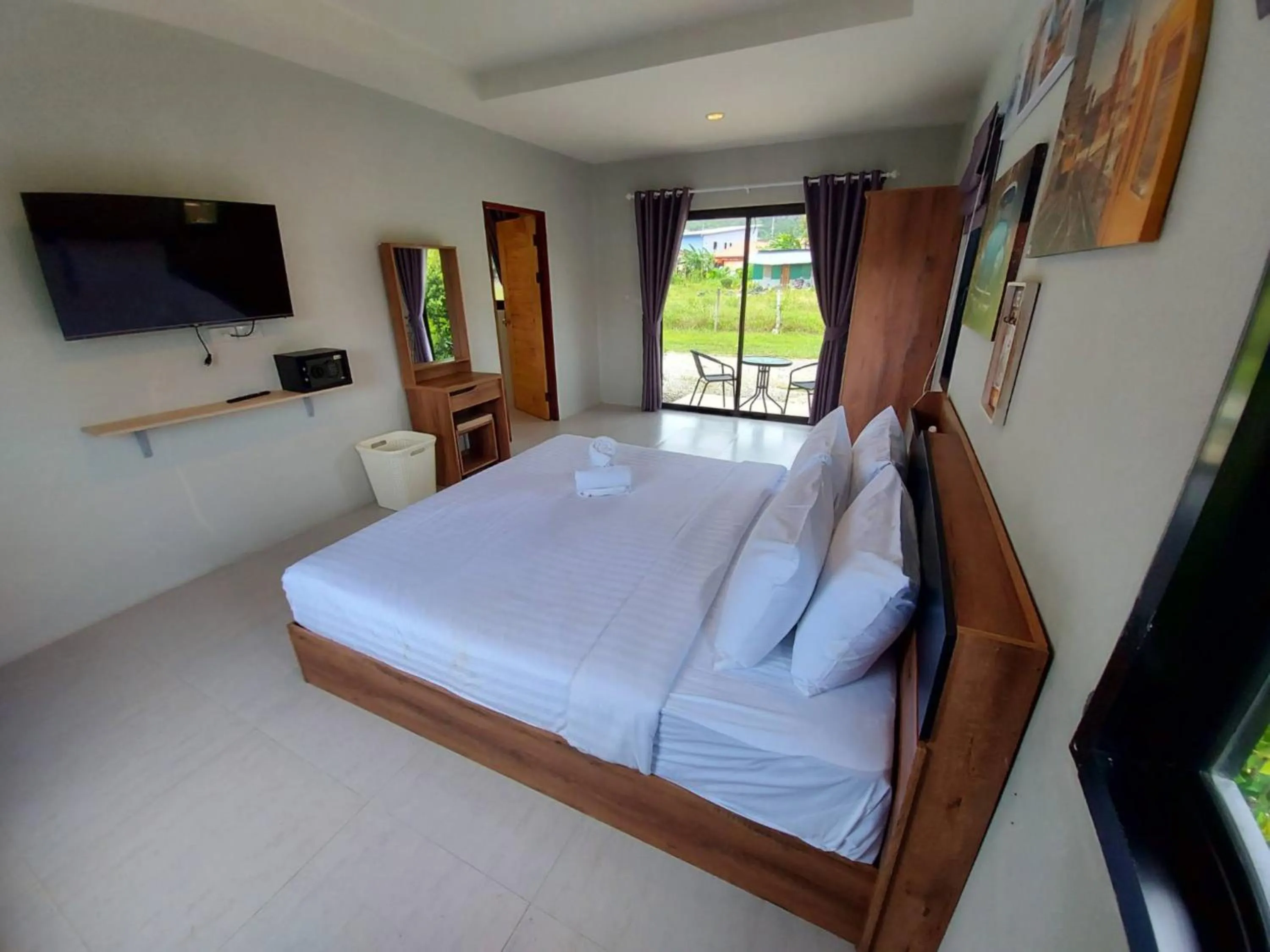 Bedroom, Bed in Malinee Resort
